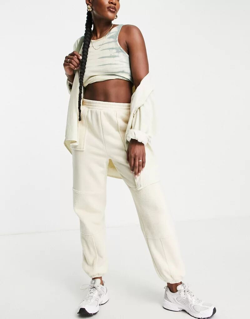 

Белые джоггеры в стиле пэчворк ASOS