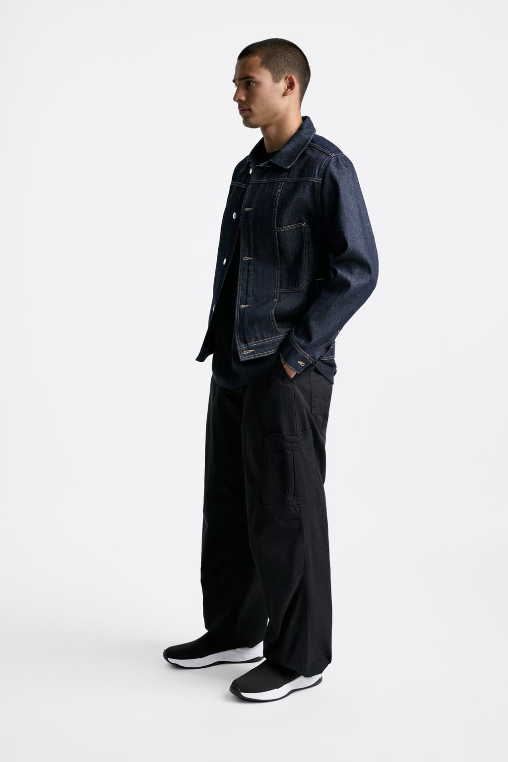 

Высокие кроссовки из трикотажной ткани ZARA, черный
