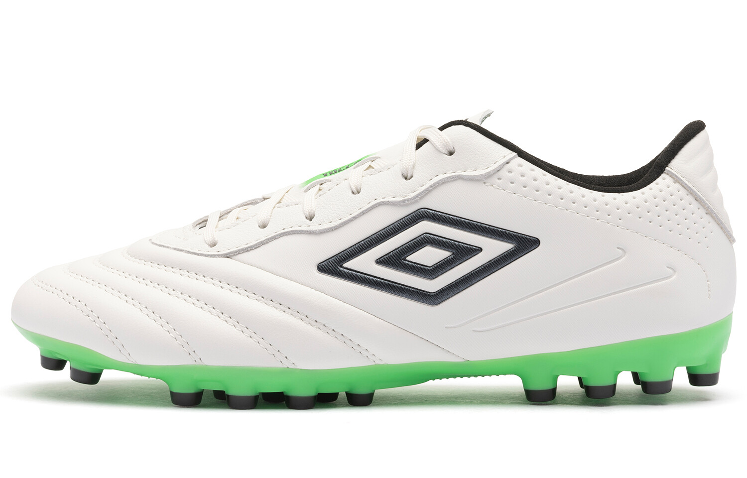 

Футбольные бутсы мужские низкие Inverness белые/классические зеленые Umbro