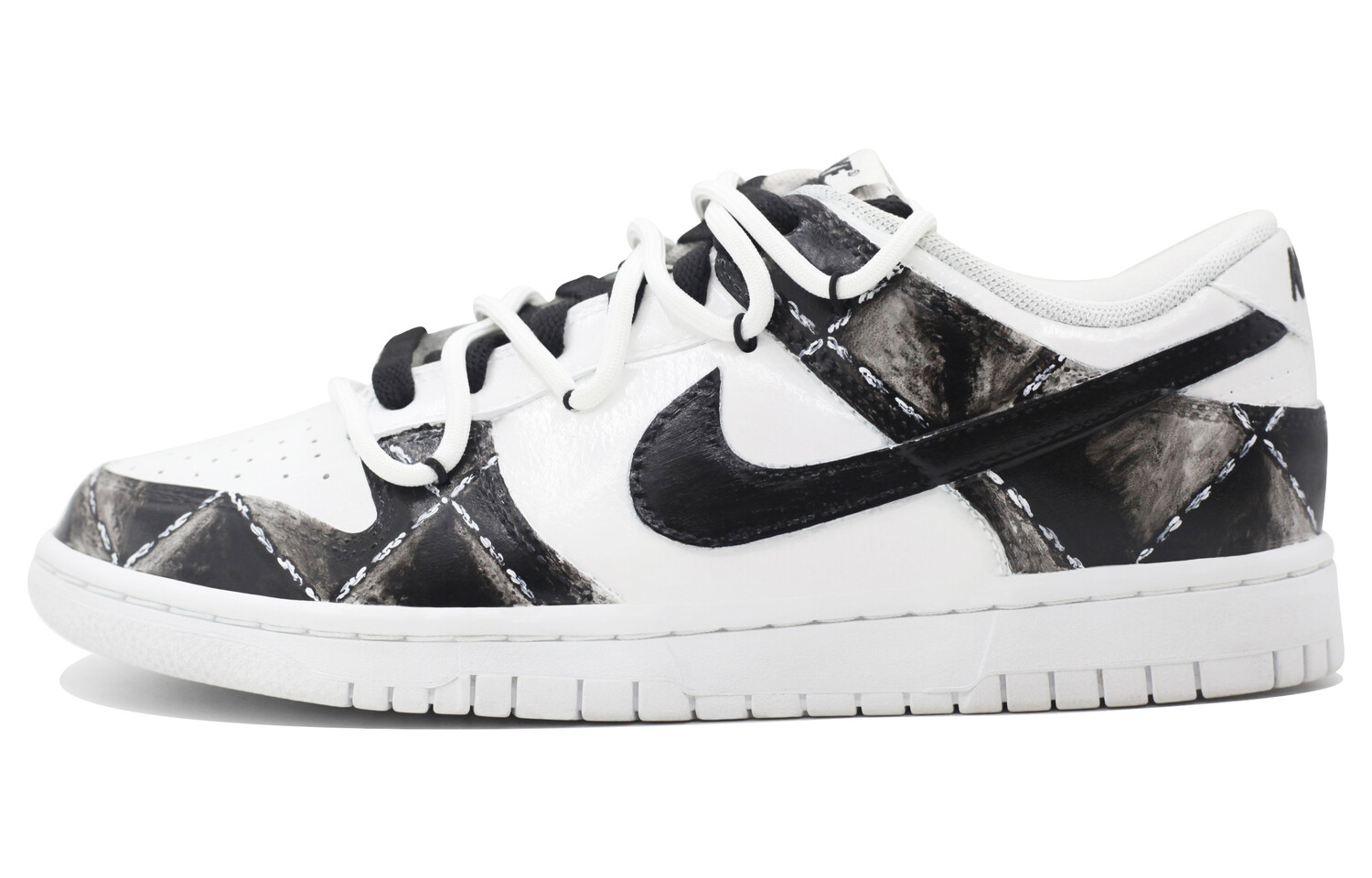 

Кроссовки Nike Dunk Skateboarding Shoes Women's Low-top Black/White, черный/белый