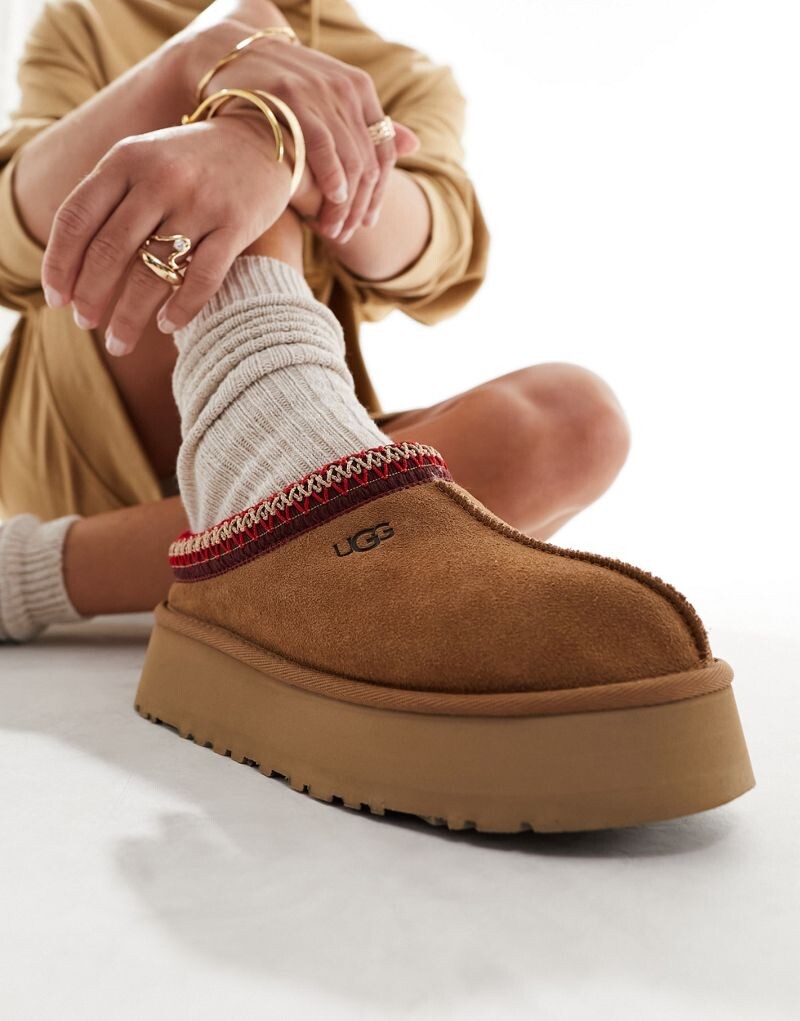 

Каштановые туфли на платформе на подкладке из овчины UGG Tazz