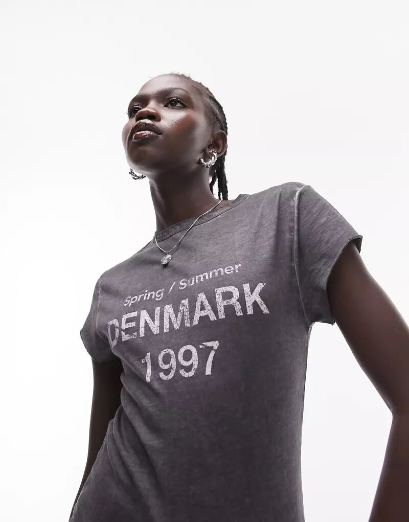Укороченная футболка темно-серого цвета Topshop с графическим принтом «Дания»