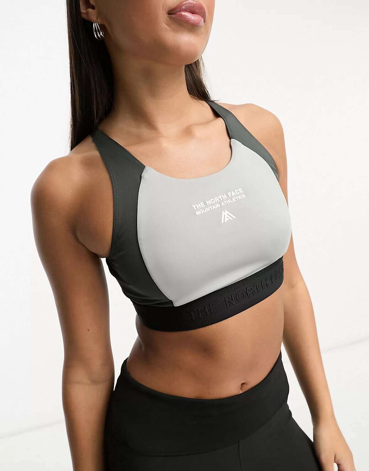 

Серый спортивный бюстгальтер The North Face Training Mountain Athletic