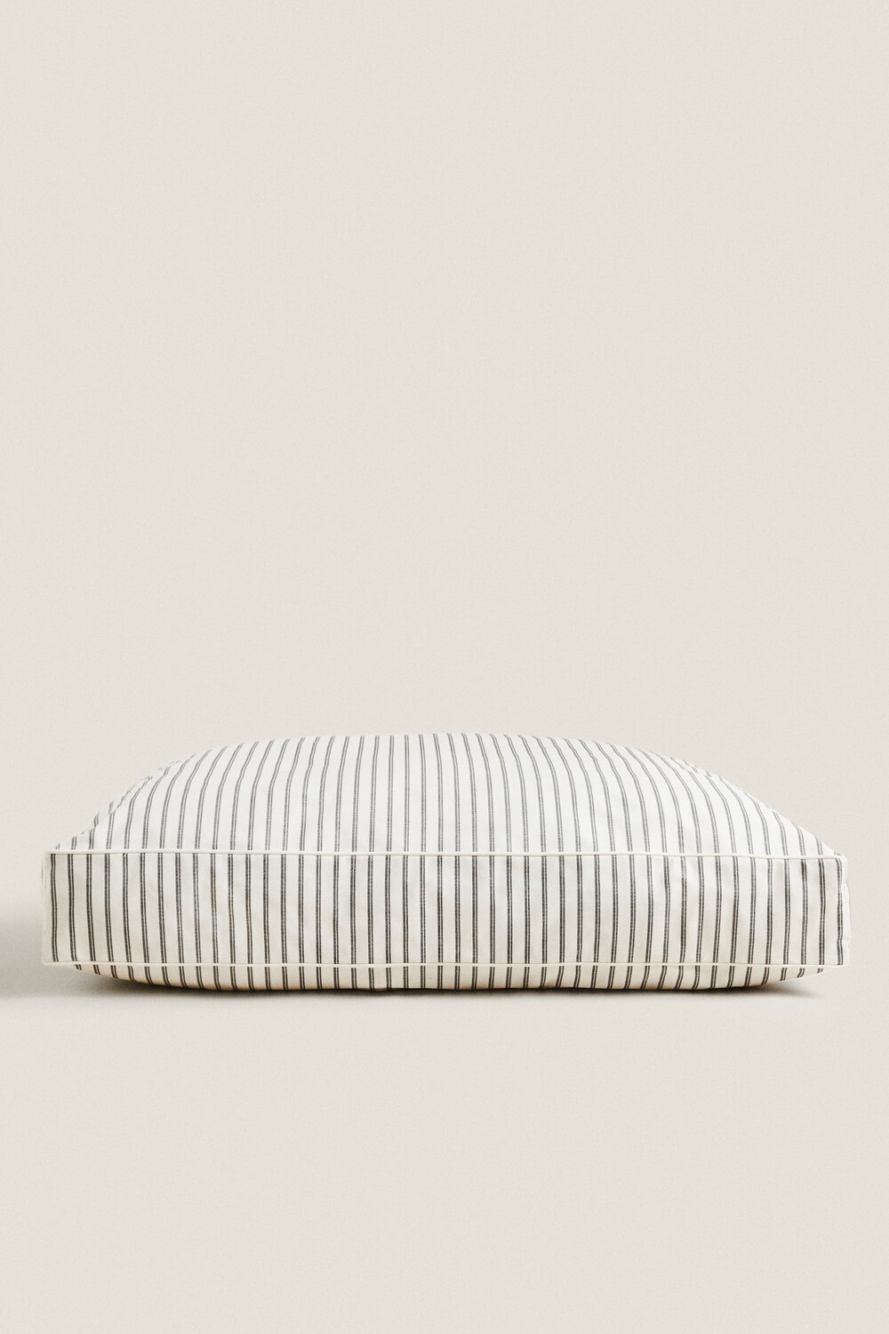 

Подушка для любимчика xl Zara, черный/белый