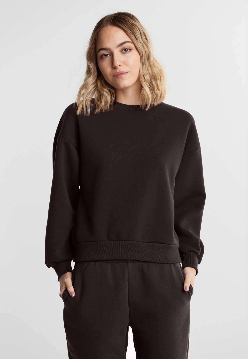 

Свитшот Gina Tricot, черный кофе