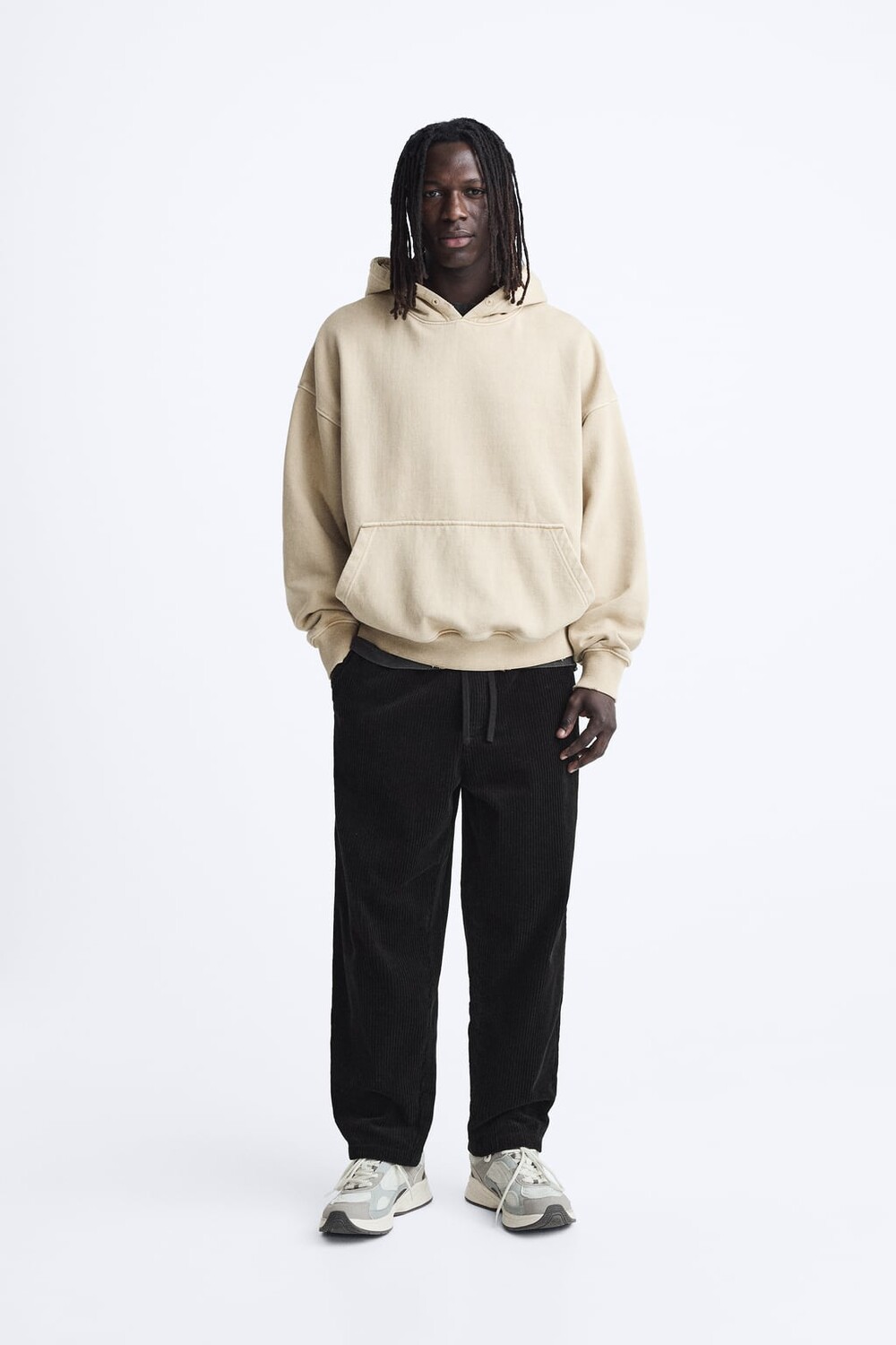 

Вельветовые брюки с завышенной талией ZARA, черный