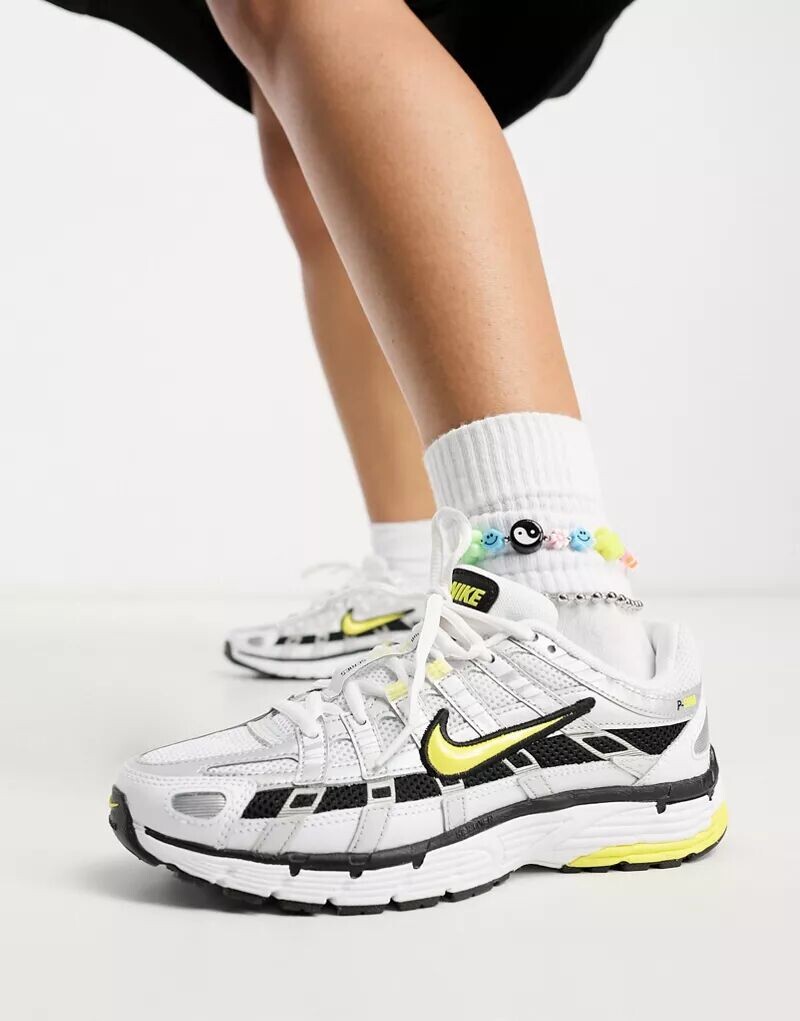 

Серебристые и желтые кроссовки Nike P-6000