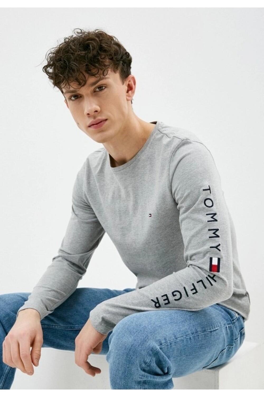 

Футболка Tommy Hilfiger, серый