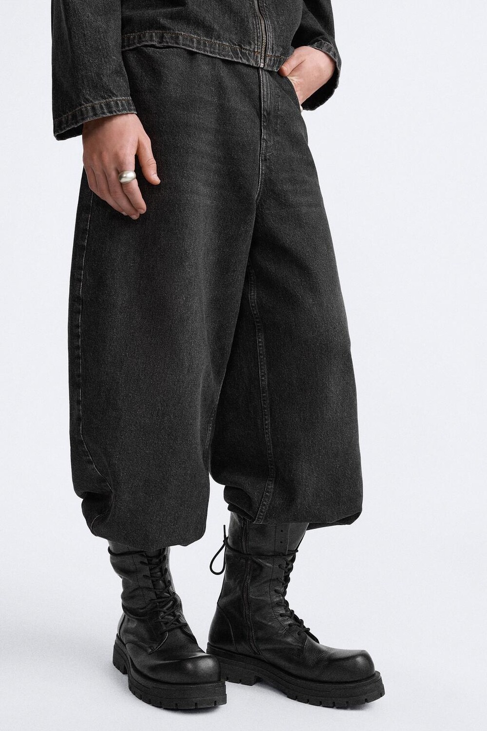 

Кожаные ботинки на шнуровке ZARA, черный