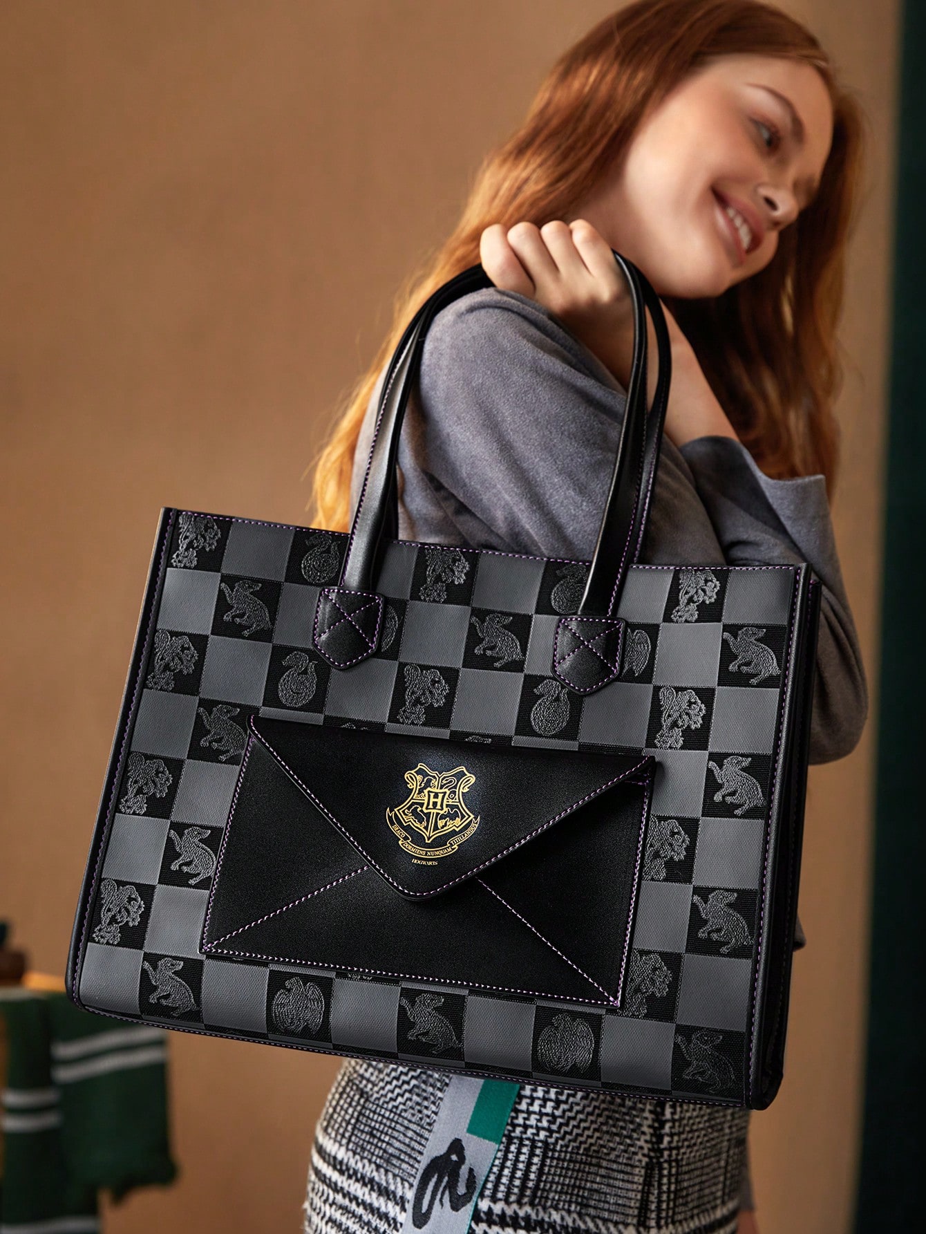 Модная большая сумка в клетку SHEIN в клетку с цветными блоками, черный новая модная седельная сумка с цветными блоками коричневый