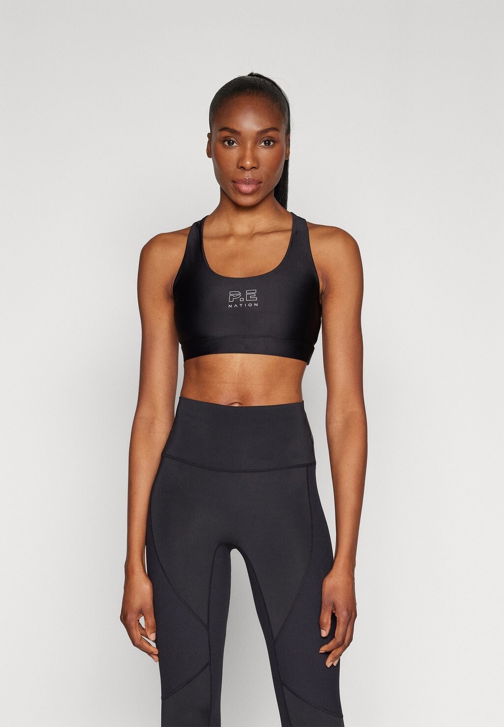 

Спортивный бюстгальтер средней поддержки LONG RANGE BRA P.E Nation, цвет black