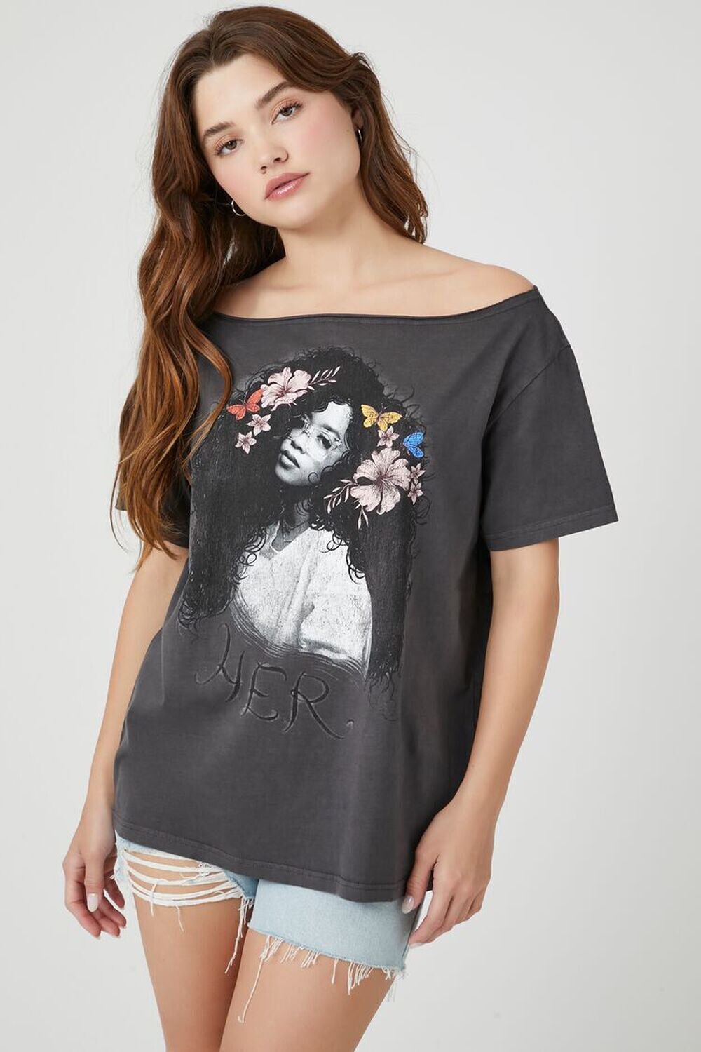 

Футболка с открытыми плечами HER с рисунком Forever 21, угольный
