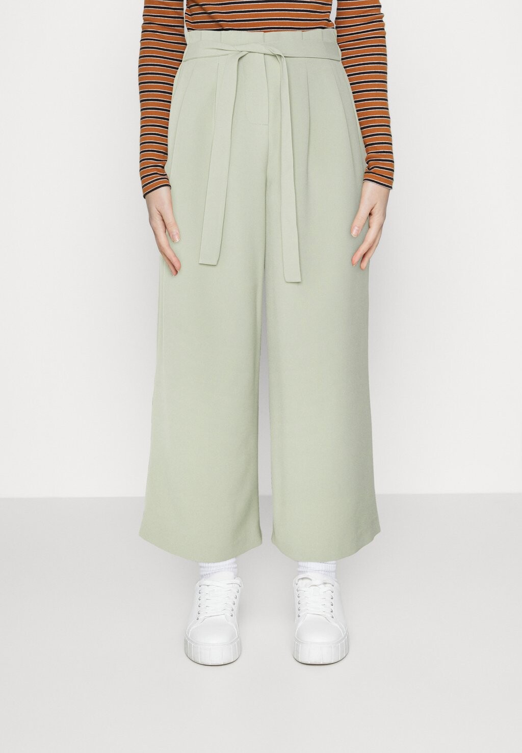 

Брюки ONLY Onllizzo Belt Culotte, шалфей пустыни, Серый