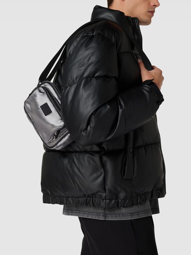 Сумка через плечо металлик Calvin Klein, серебро рюкзак tech camera с регулируемым плечевым ремнем calvin klein черный