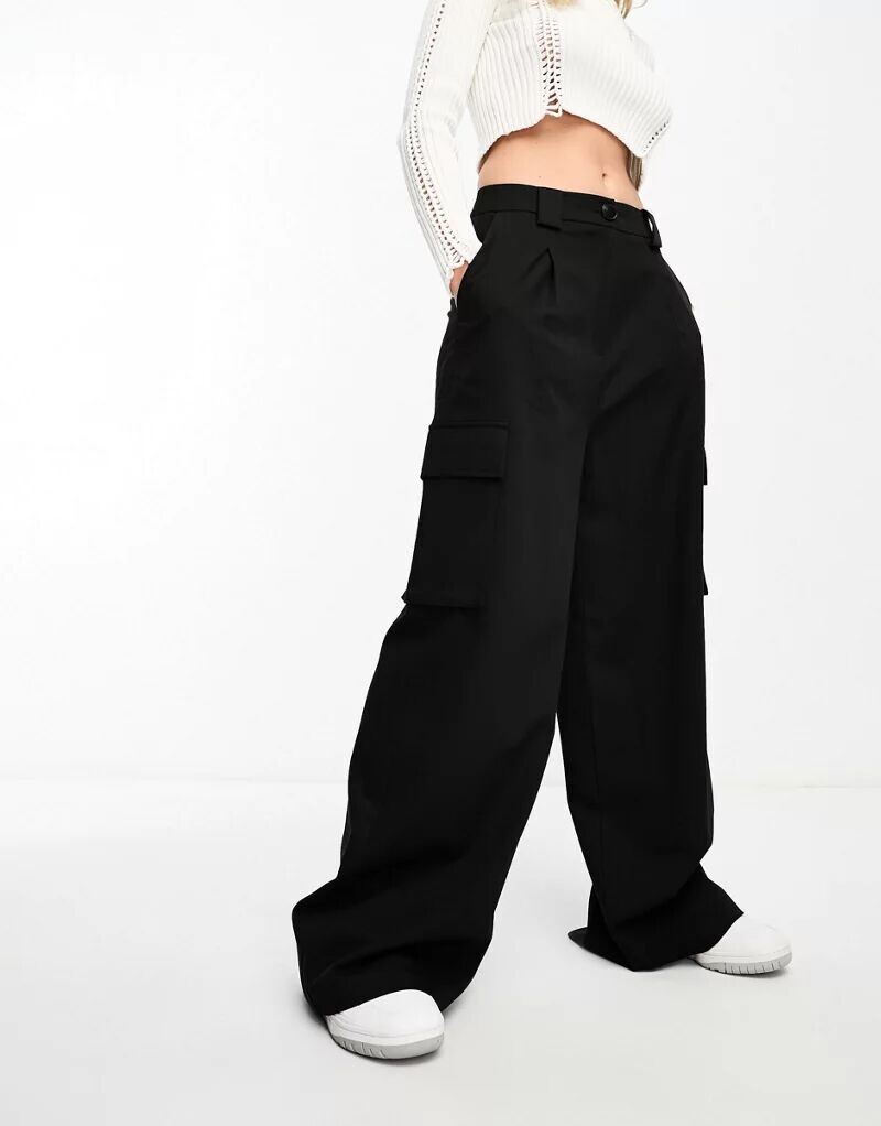 Черные брюки карго строгого кроя ASOS