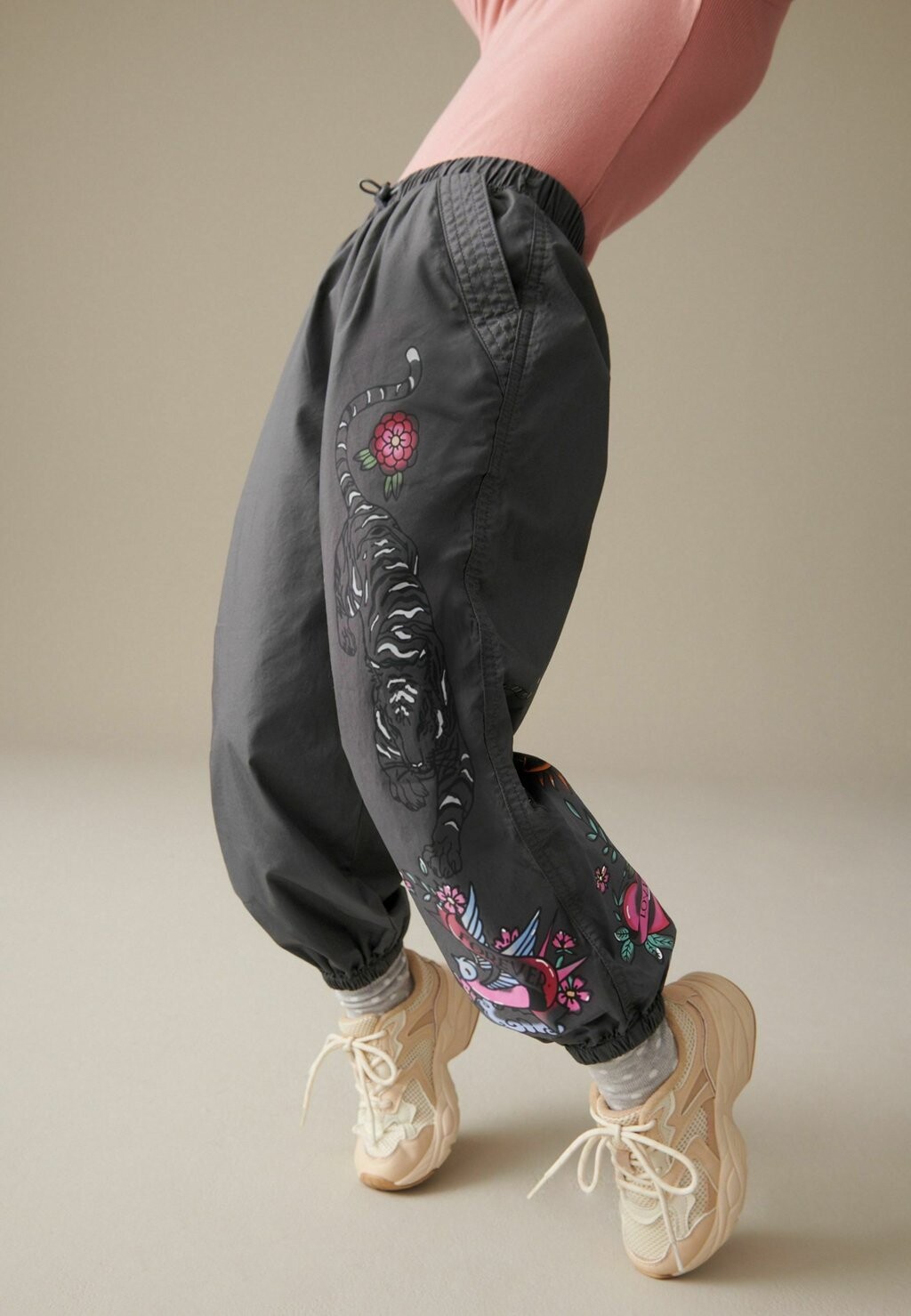 

Брюки карго Parachute Regular Fit Next, цвет charcoal grey printed