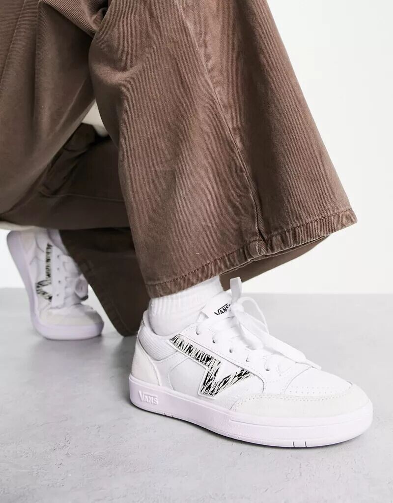 

Белые кроссовки Vans Lowland с полосками под зебру