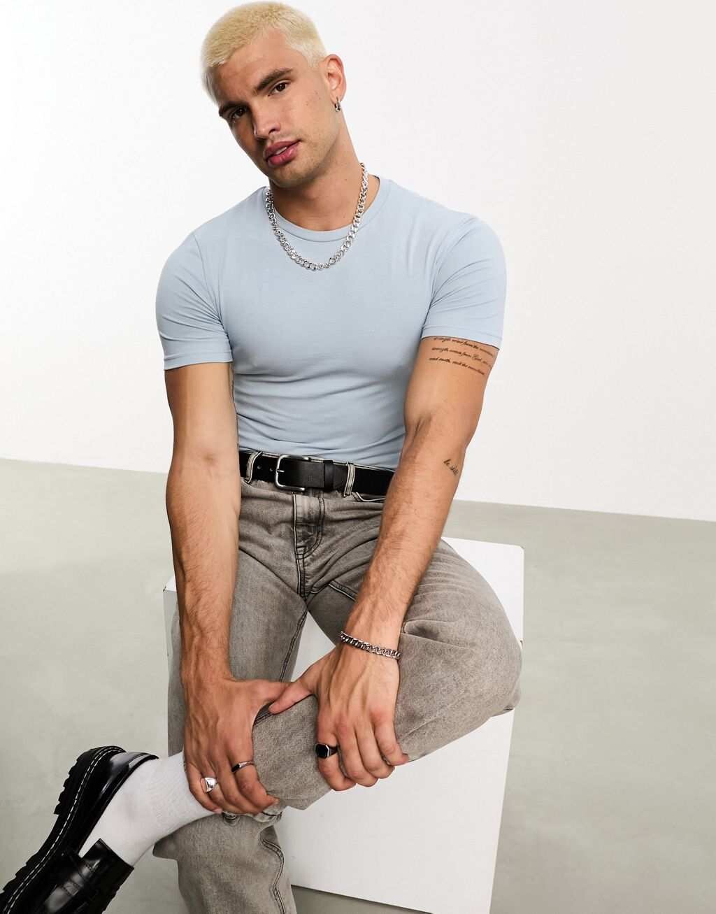 

Голубая футболка облегающего кроя ASOS DESIGN