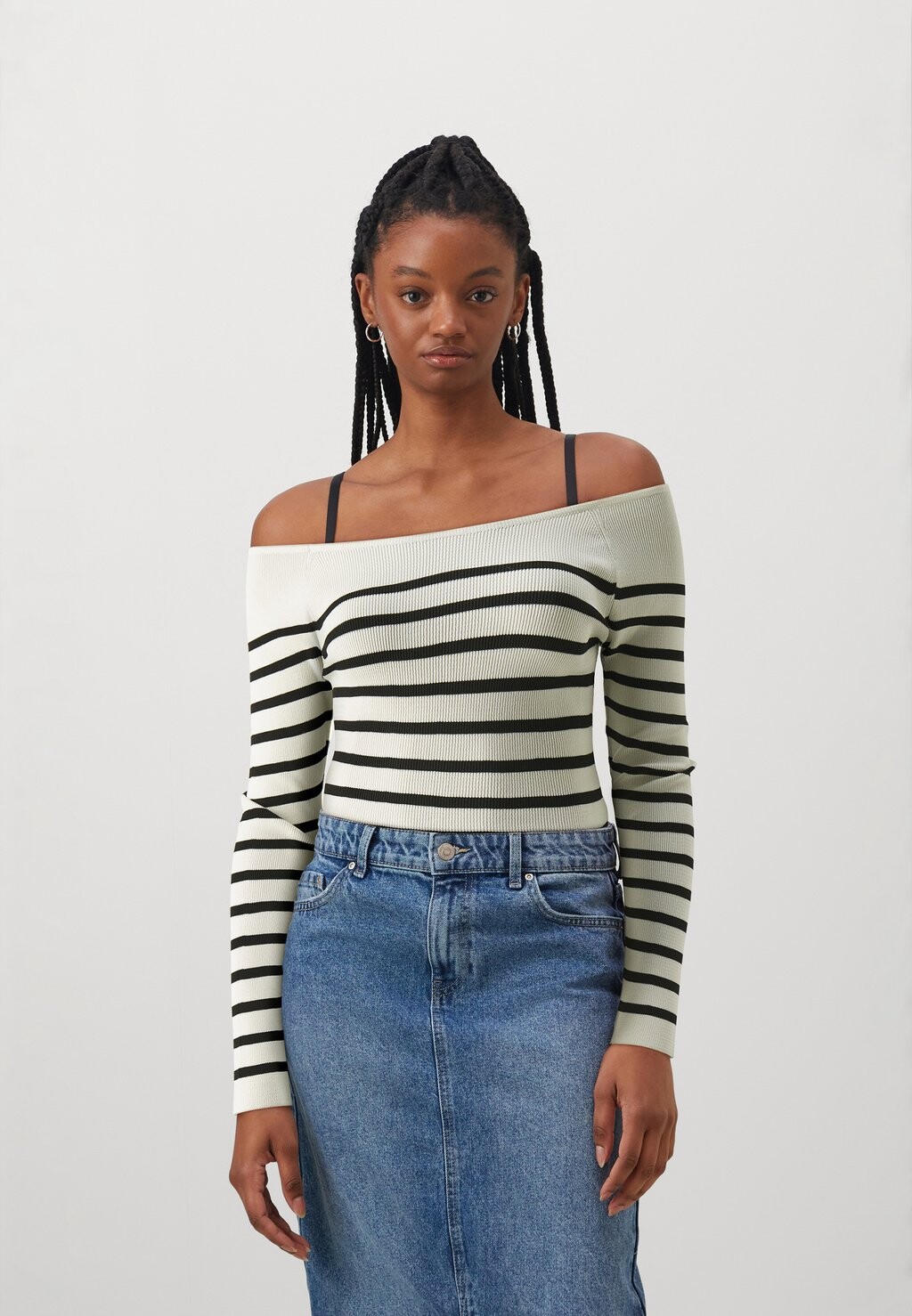 

Свитер Onlbianka Off Shoulder ONLY, цвет cloud dancer/black