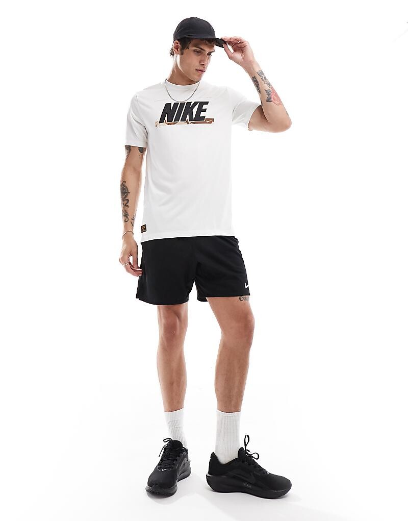 

Футболка Nike Training – Core Legend Camo