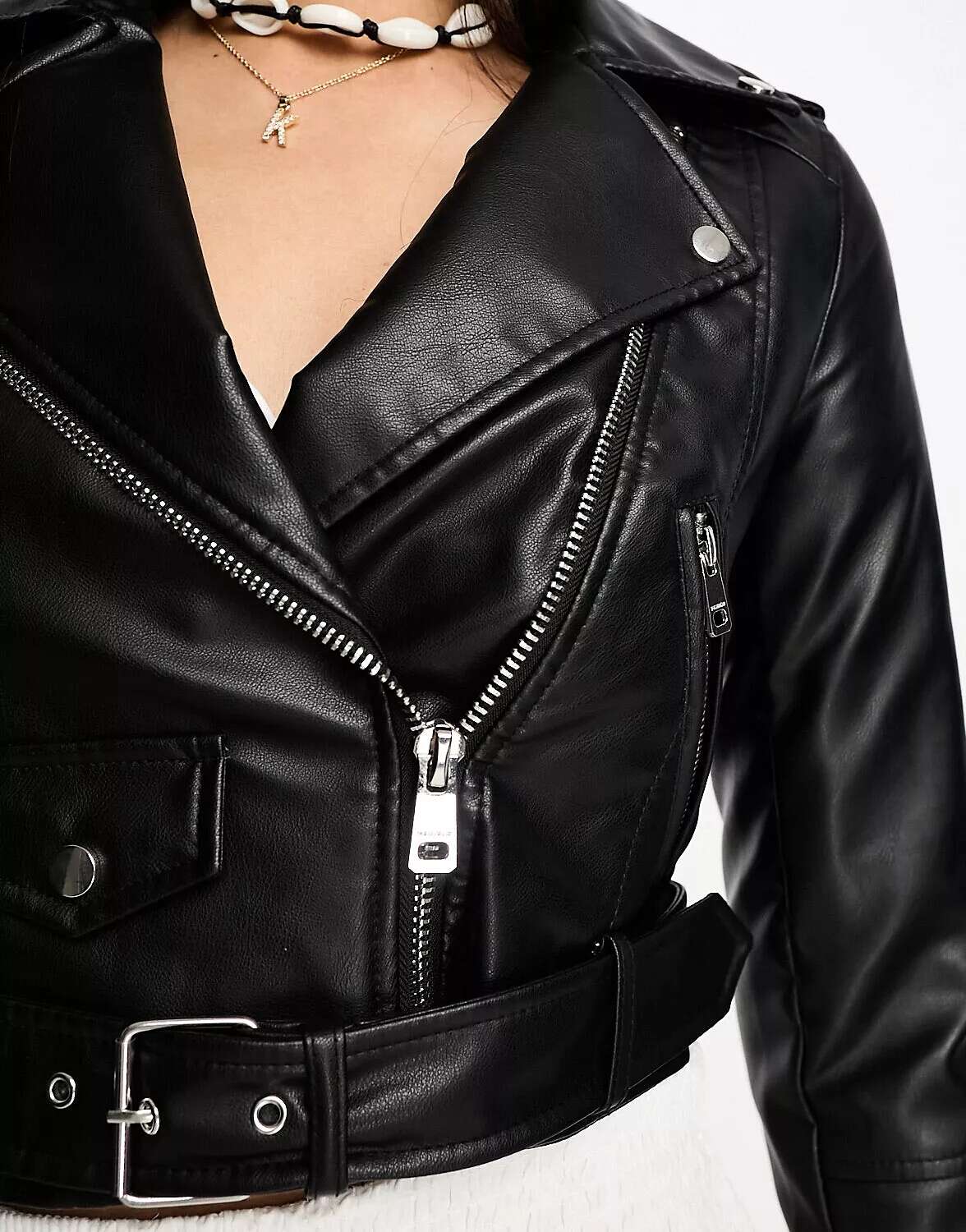 цена Черная байкерская куртка из искусственной кожи Pull&Bear