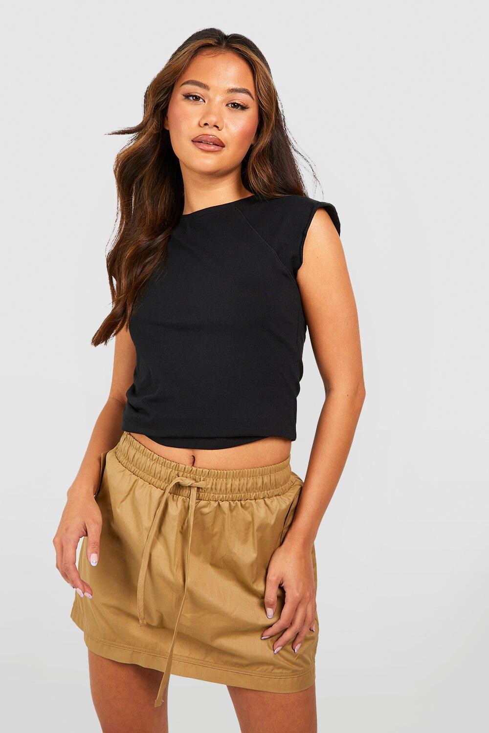 

Футболка с круглым вырезом с деталями латука Boohoo, черный