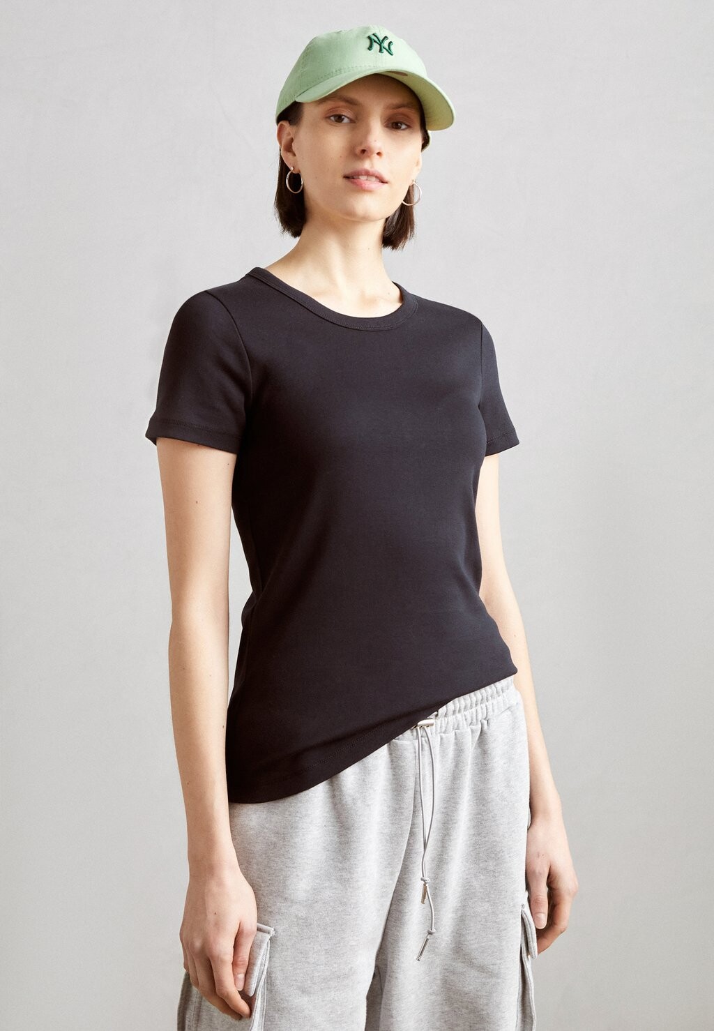 

Футболка базовая CREW Esprit, цвет black