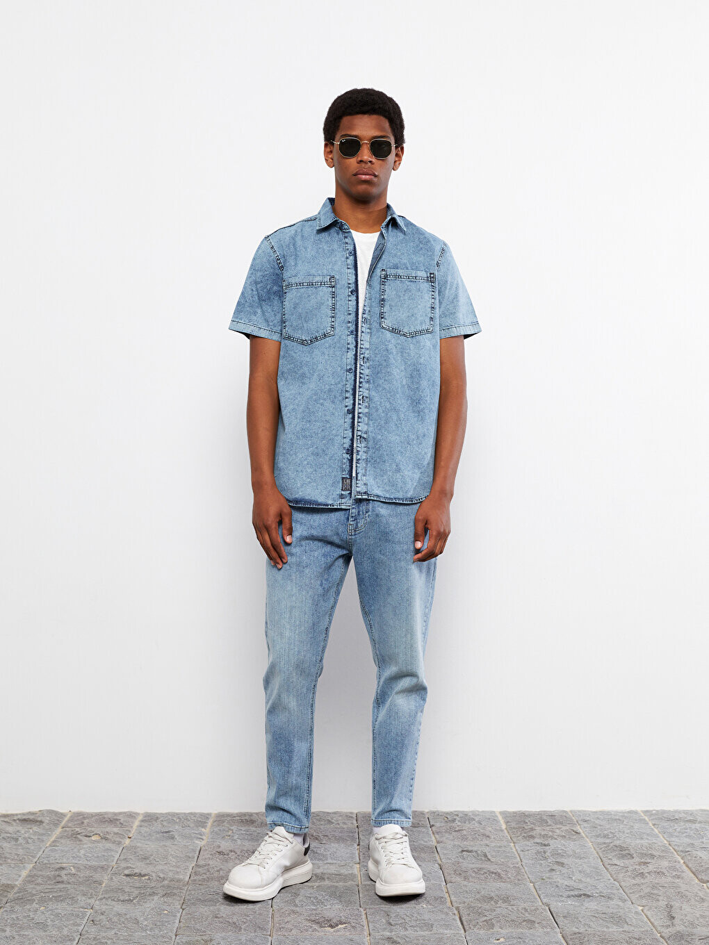 

Мужская джинсовая рубашка стандартного кроя с коротким рукавом LCW Jeans, среднее индиго родео
