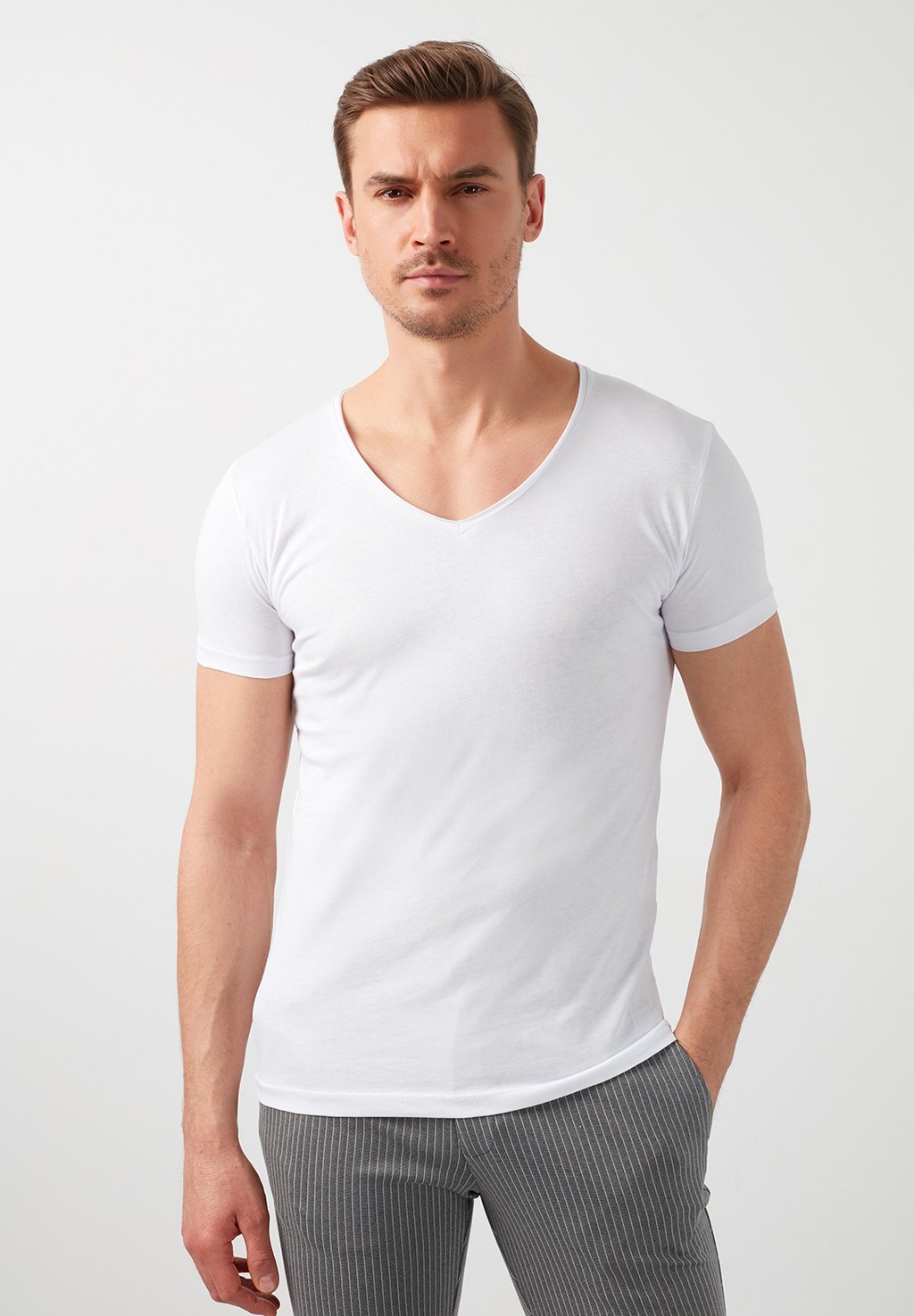 цена Базовая футболка приталенного кроя Buratti, цвет white
