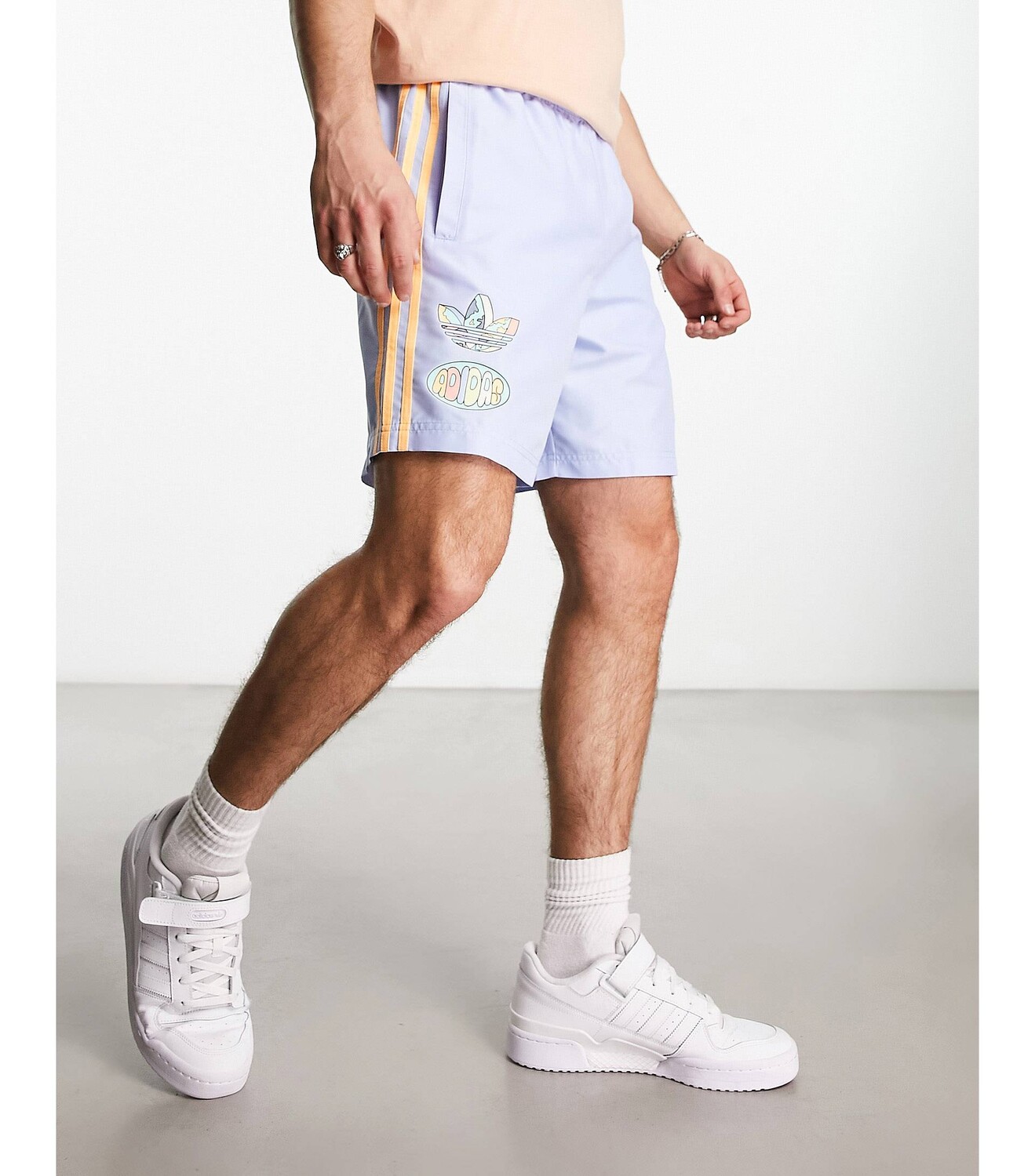 

Пастельные синие шорты с графичным принтом adidas Originals Enjoy Summer