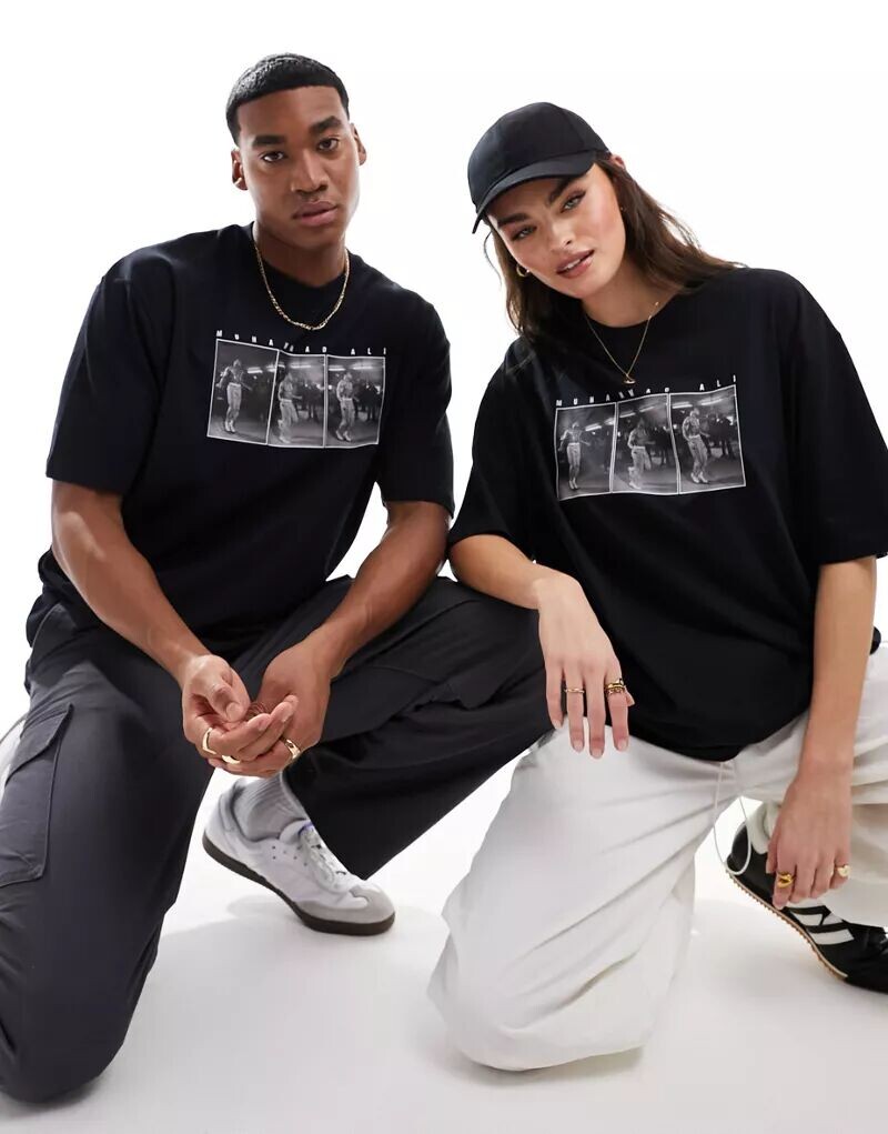 

Черная футболка унисекс свободного кроя по лицензии ASOS с принтом Мохаммеда Али
