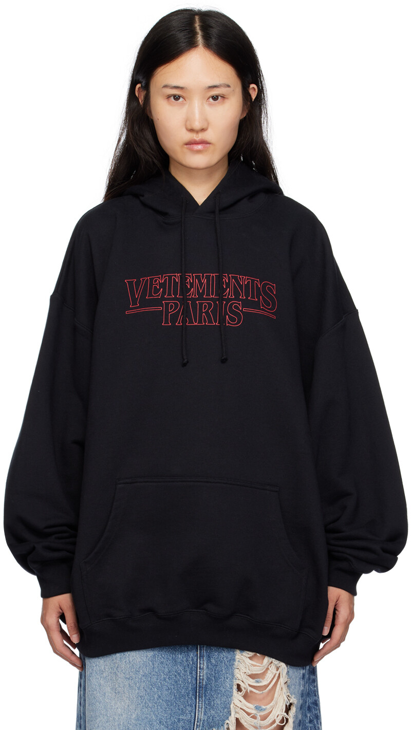 

Черный худи с принтом VETEMENTS