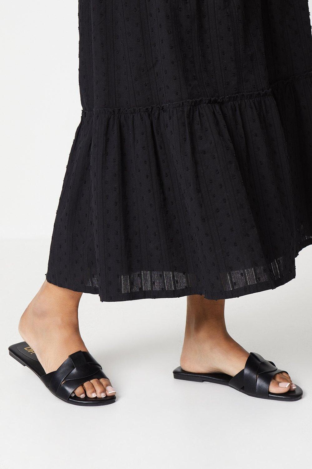 

Сандалии-мюли на плоской подошве с переплетением Flossy Dorothy Perkins, черный