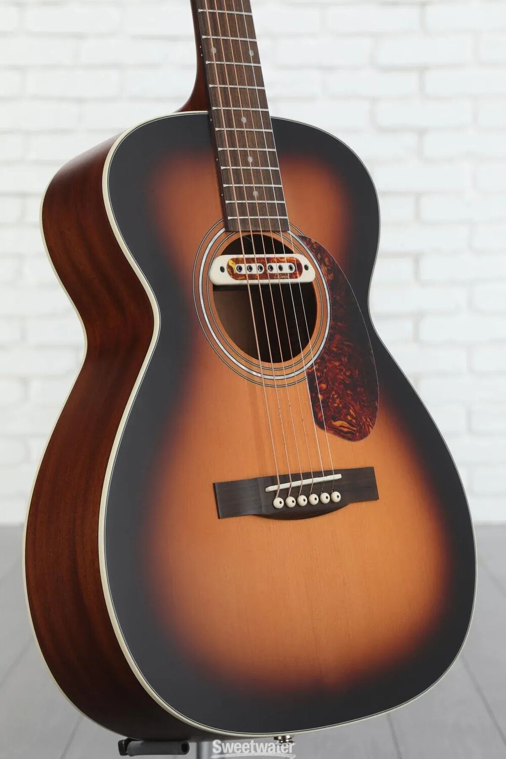 

Акустически-электрическая гитара Guild M-240E Troubadour - Vintage Sunburst