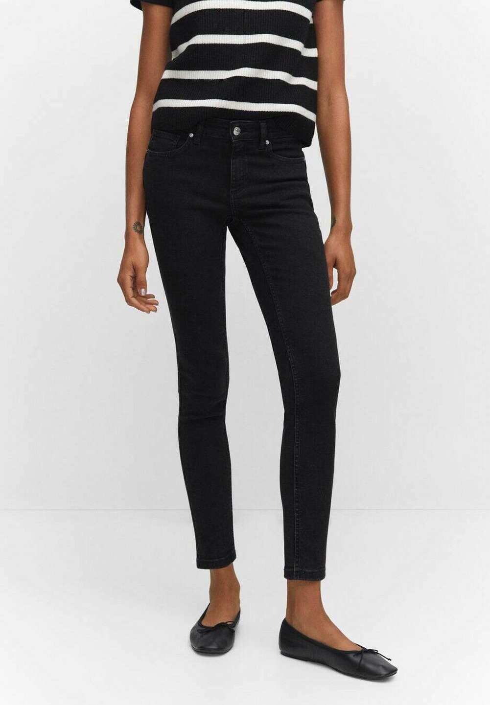 

Джинсы Skinny Fit Mango
