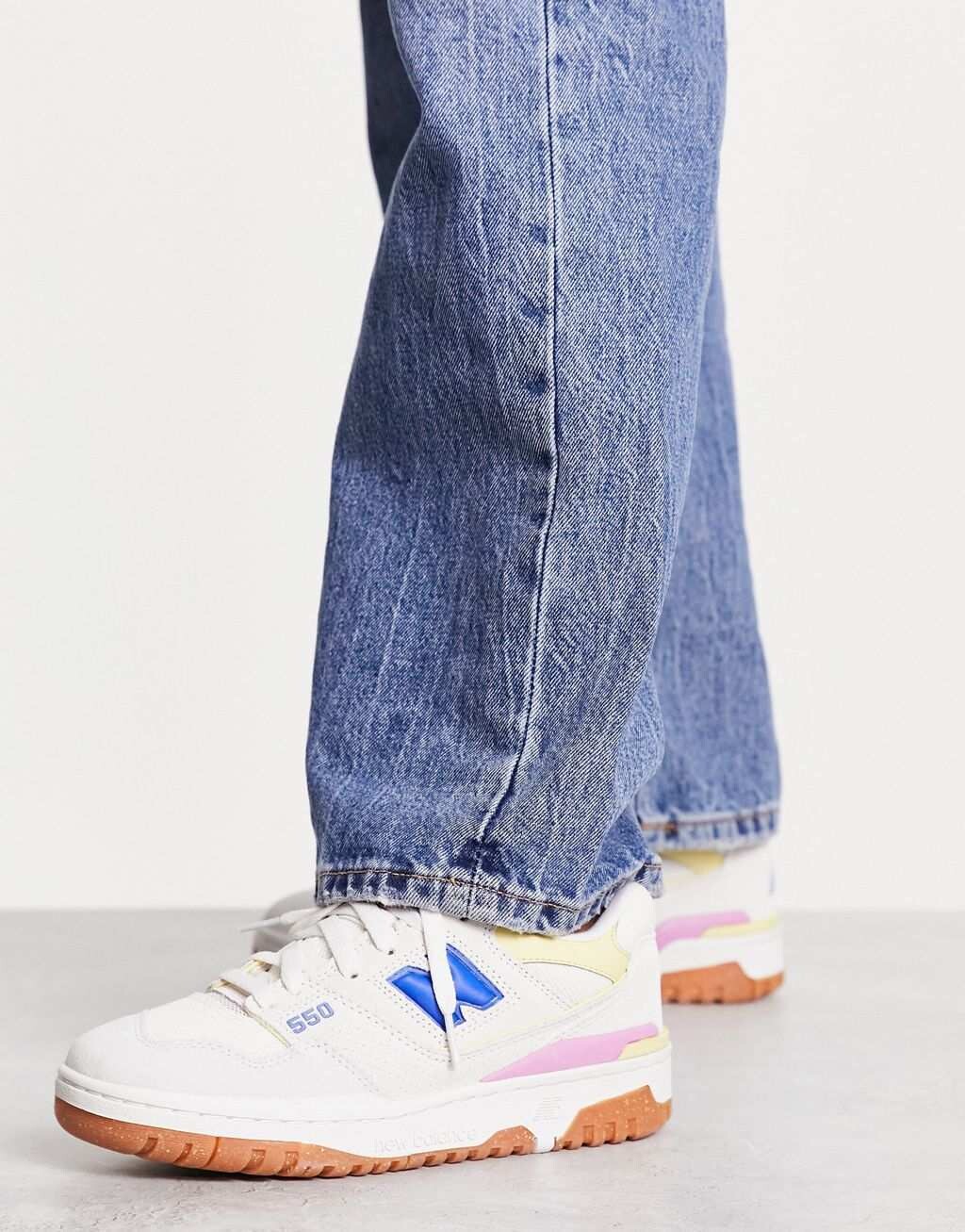 

Пастельные кроссовки New Balance 550 на резиновой подошве