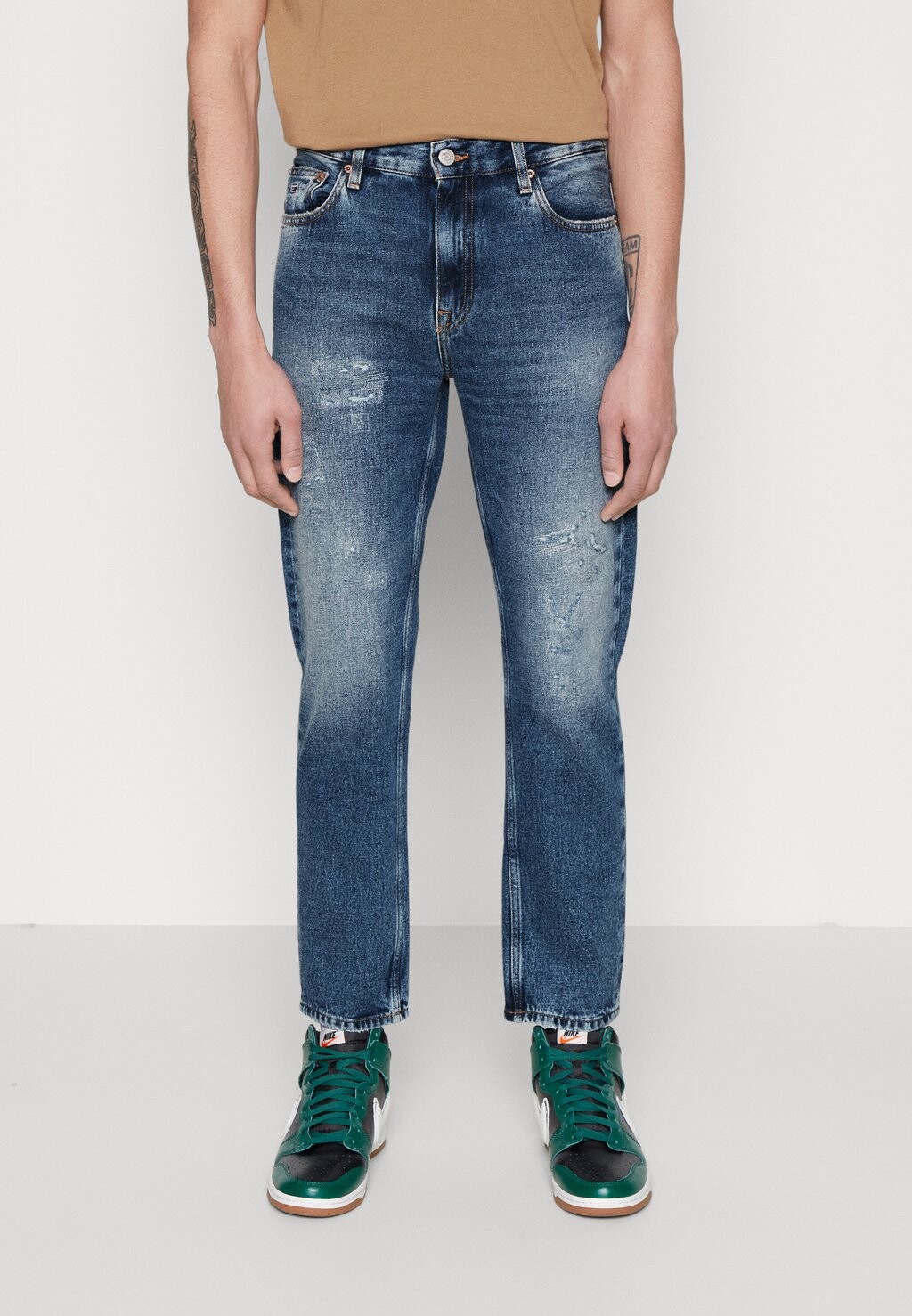 

Джинсы прямого кроя Tommy Jeans
