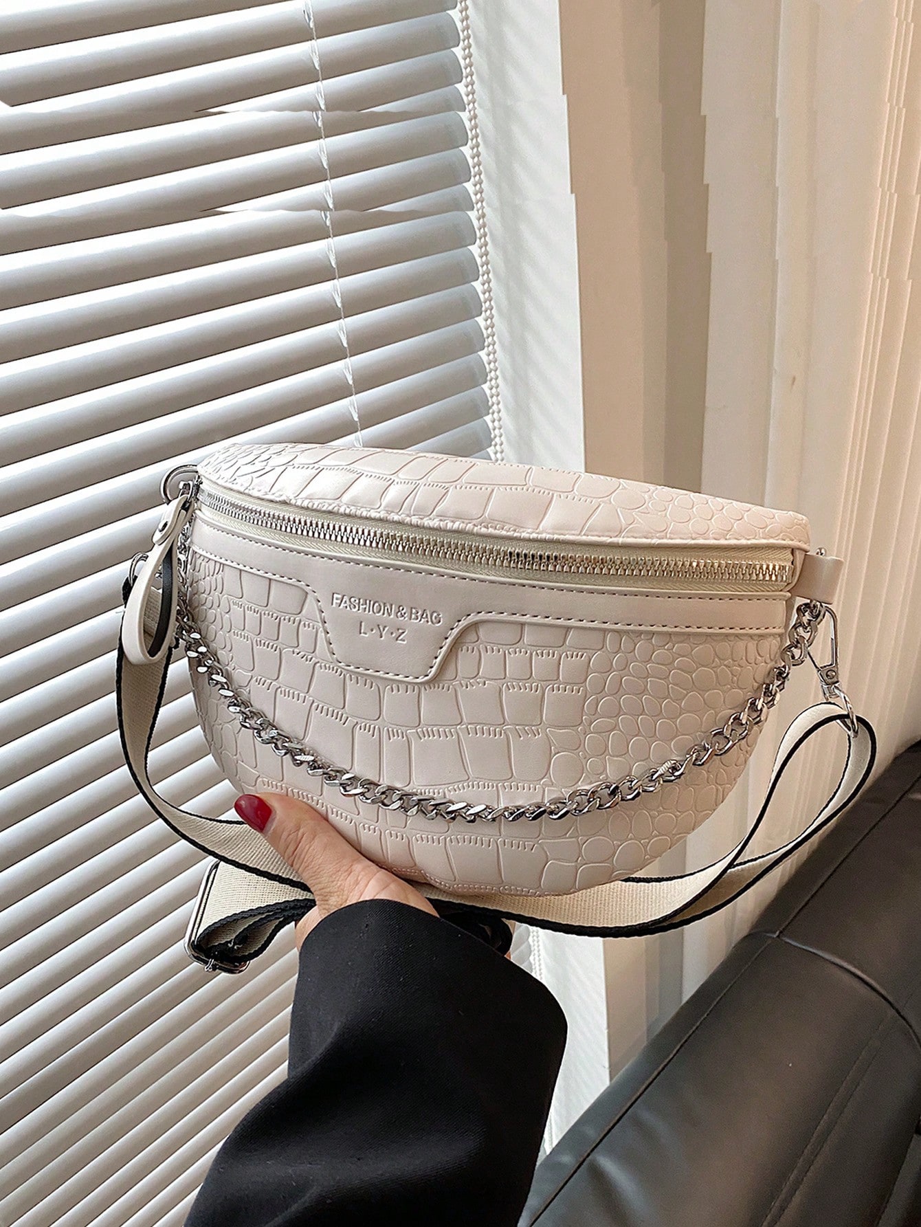 Нагрудная сумка с широким плечевым ремнем под крокодила Поясная сумка с молнией и цепочкой, белый сумка папка с плечевым ремнем