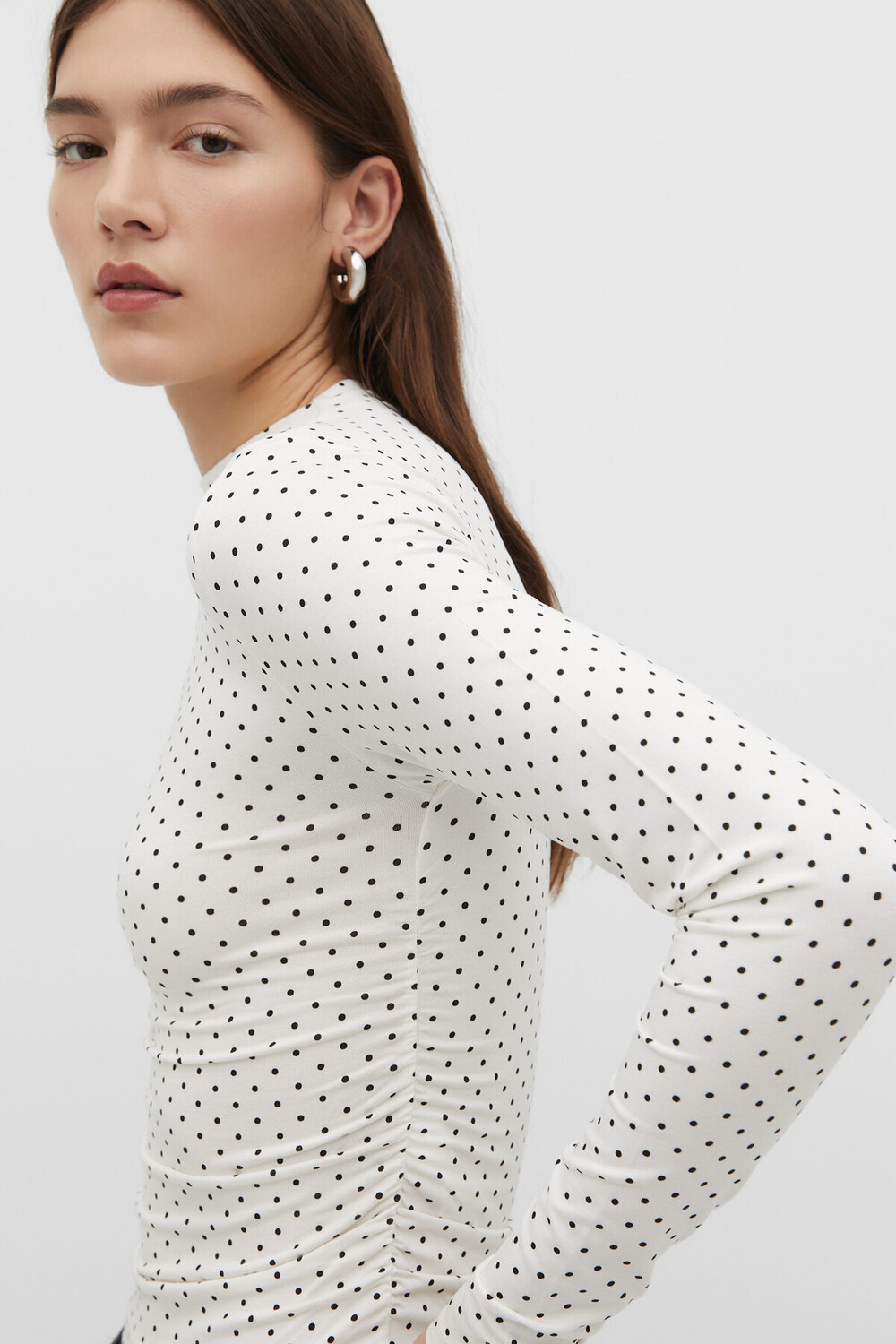 

Футболка из вискозы со сборками Stradivarius, экрю