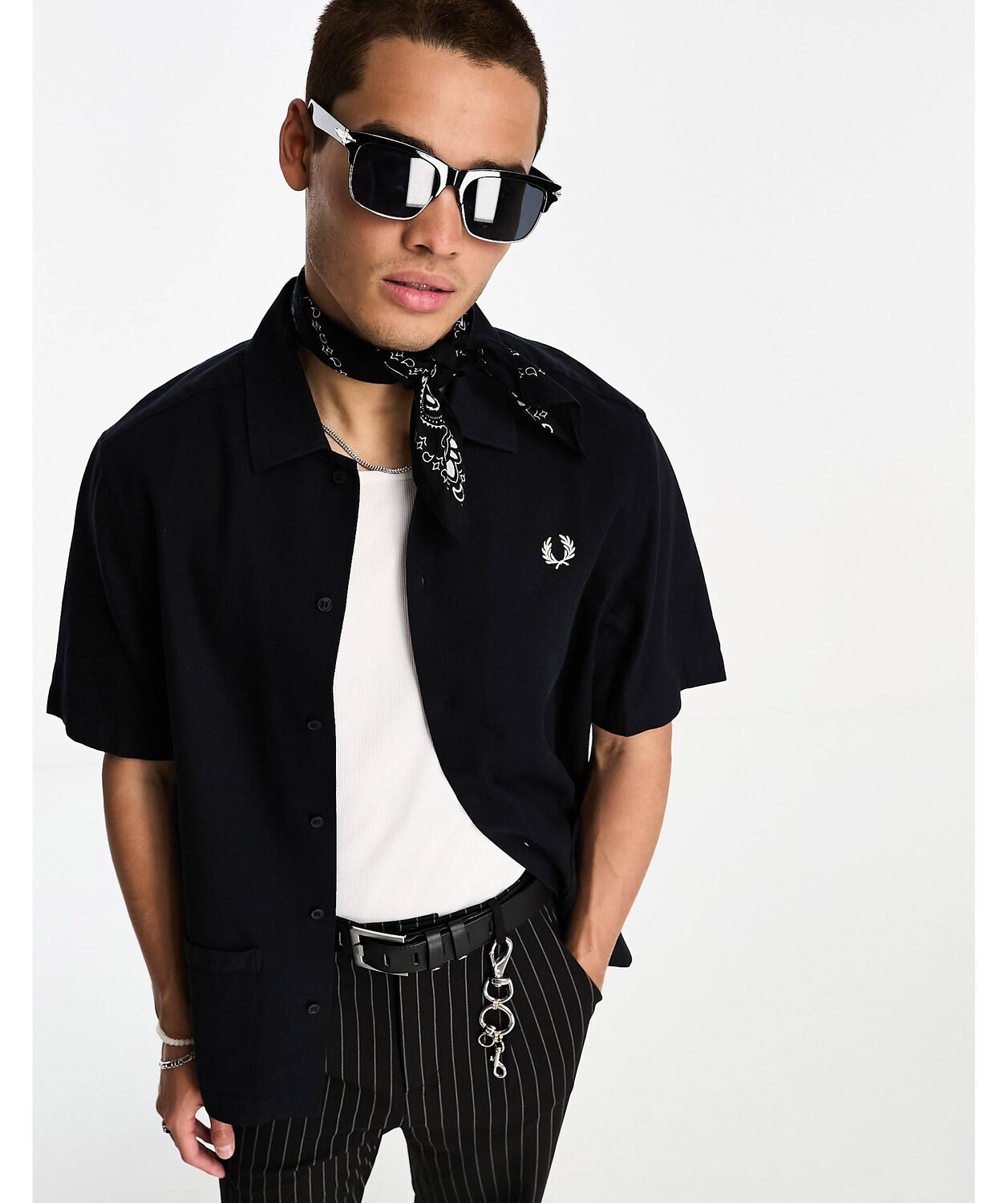 

Черная рубашка со вставками из льняного пике Fred Perry