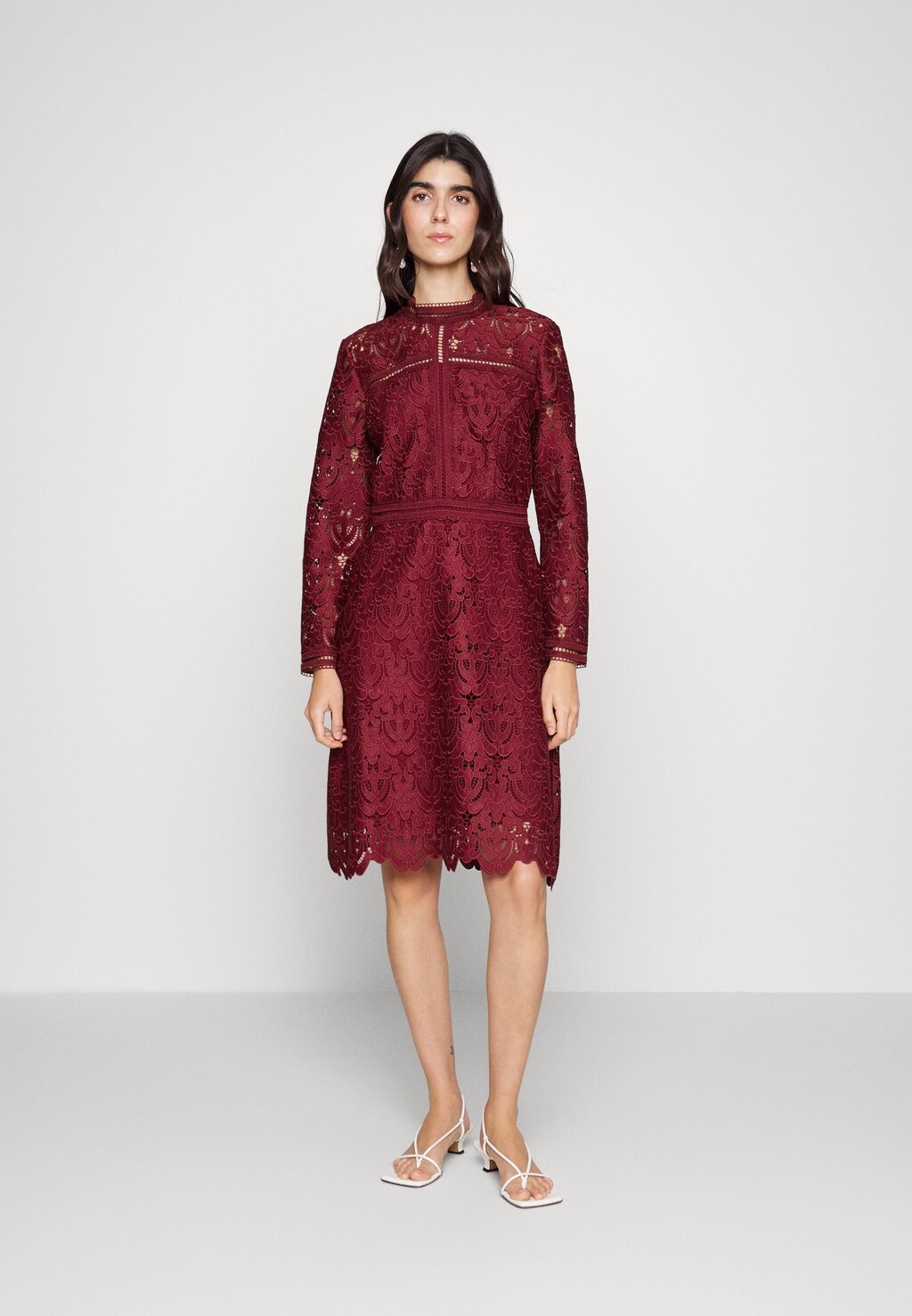 

Элегантное платье Mona IVY OAK, цвет berry red