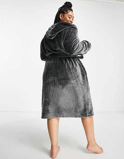 

Серый супермягкий флисовый халат миди ASOS DESIGN Curve