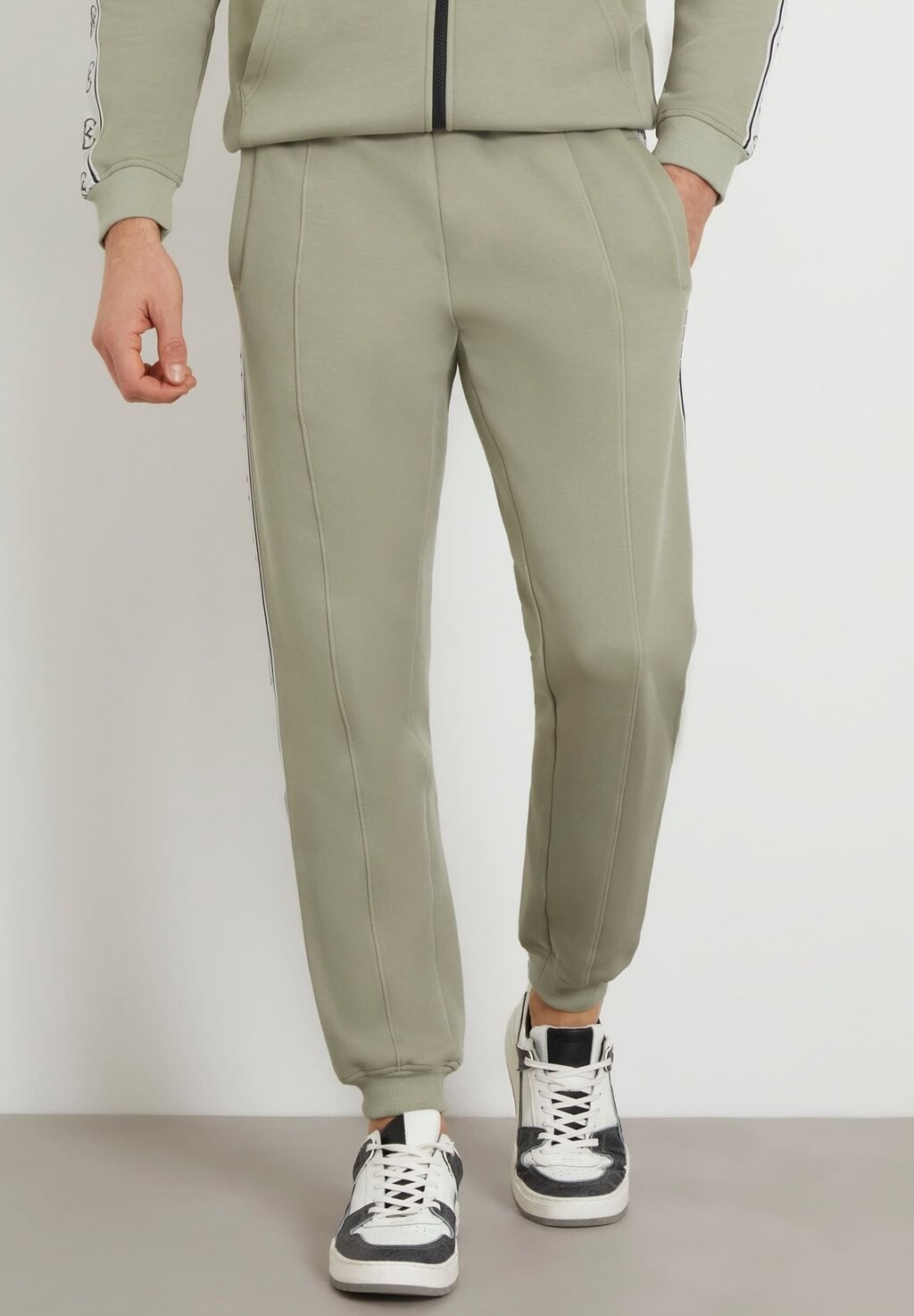 

Спортивные брюки Jogging Seitliches Logo Guess, цвет grün