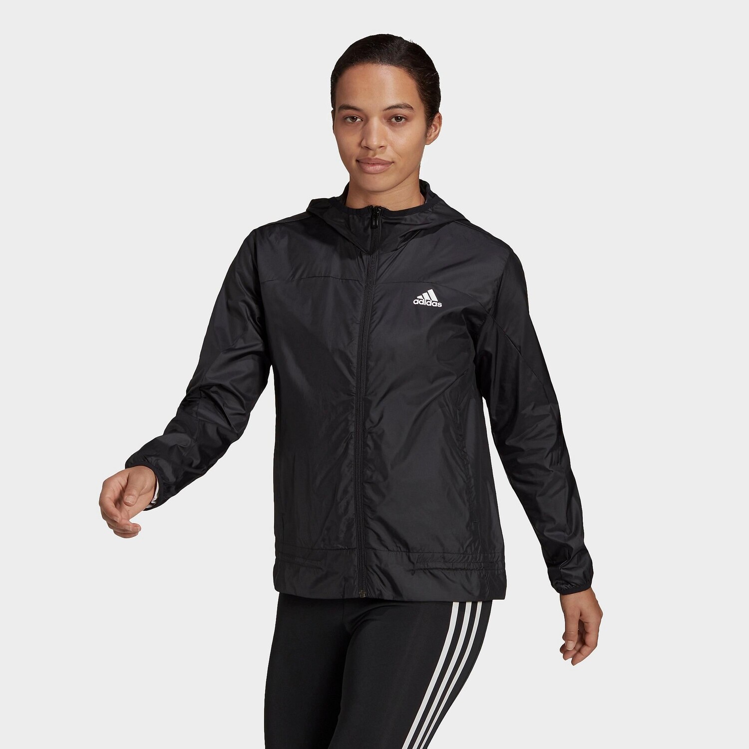 

Женская беговая ветровка с логотипом adidas AEROREADY, черный