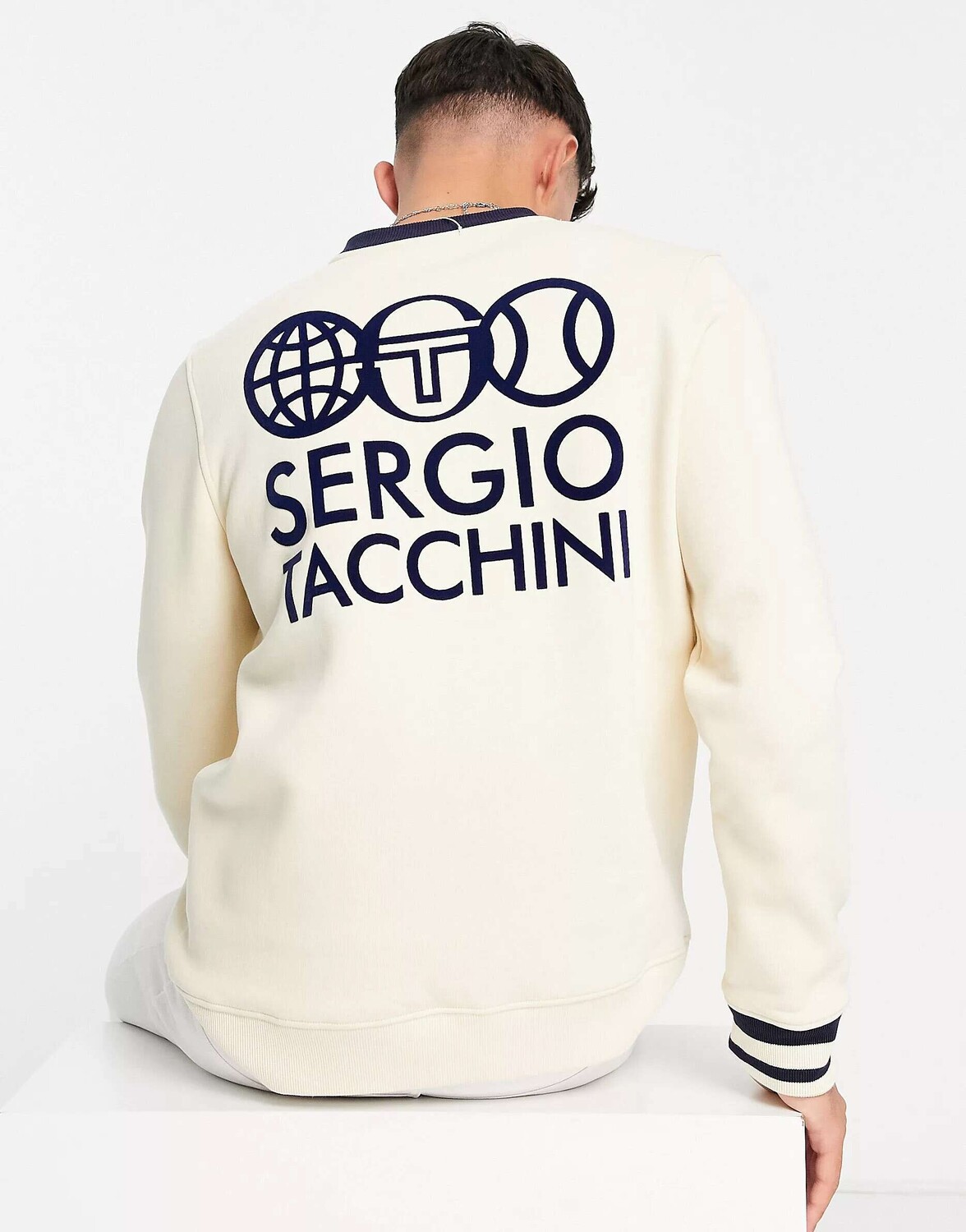 

Свитшот Sergio Tacchini с принтом на спине цвета экрю