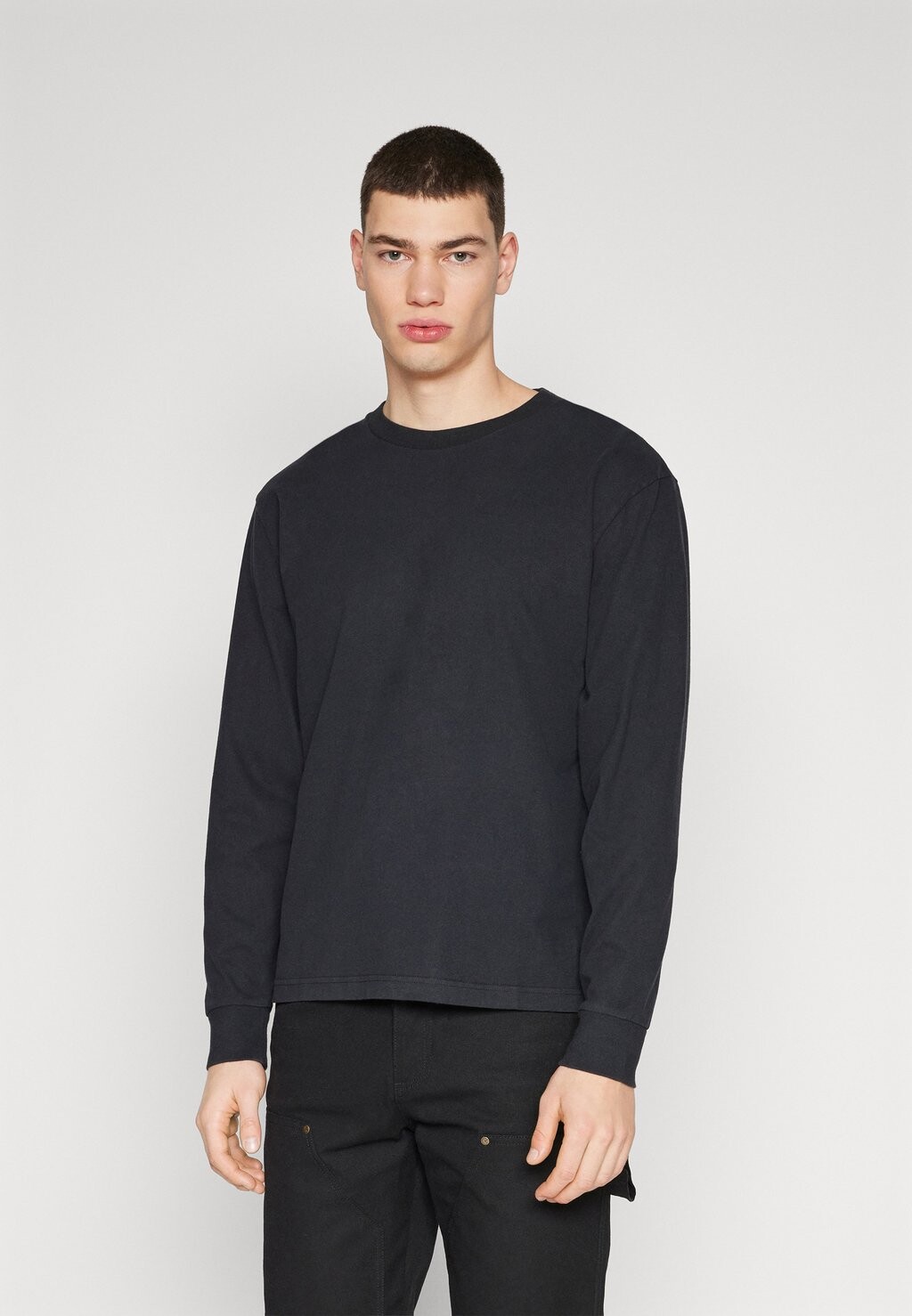 

Рубашка с длинными рукавами RELAXED LONG-SLEEVE HEAVYWEIGHT COTTON CREW T-SHIRT Hollister Co., цвет BLACK