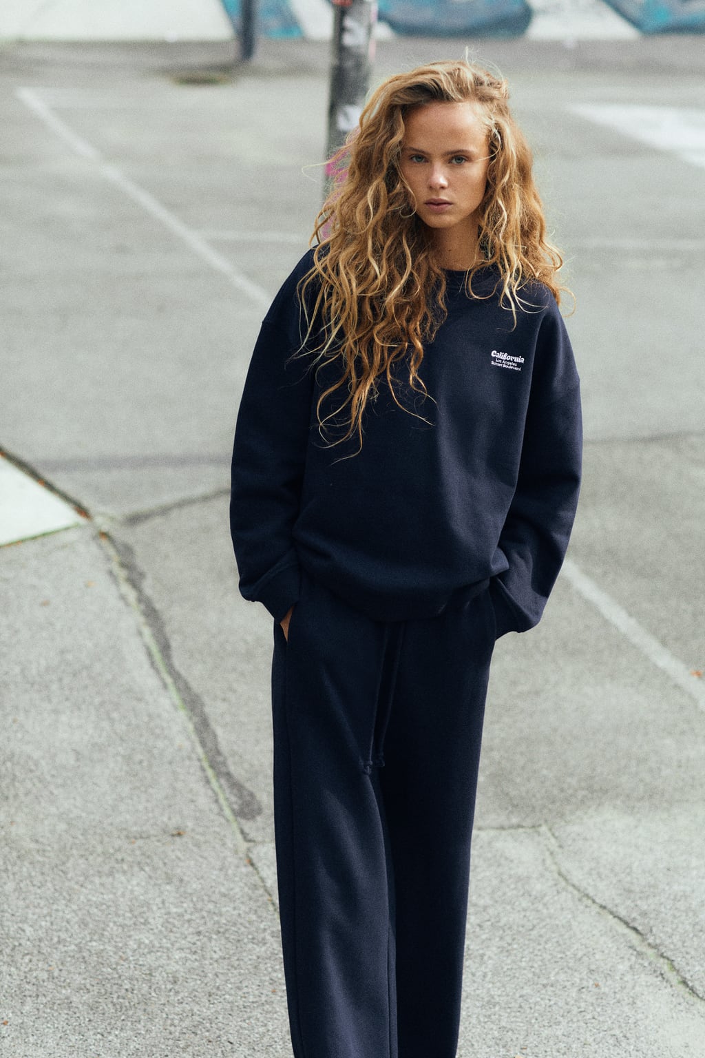 

Толстовка с надписью ZARA, синий