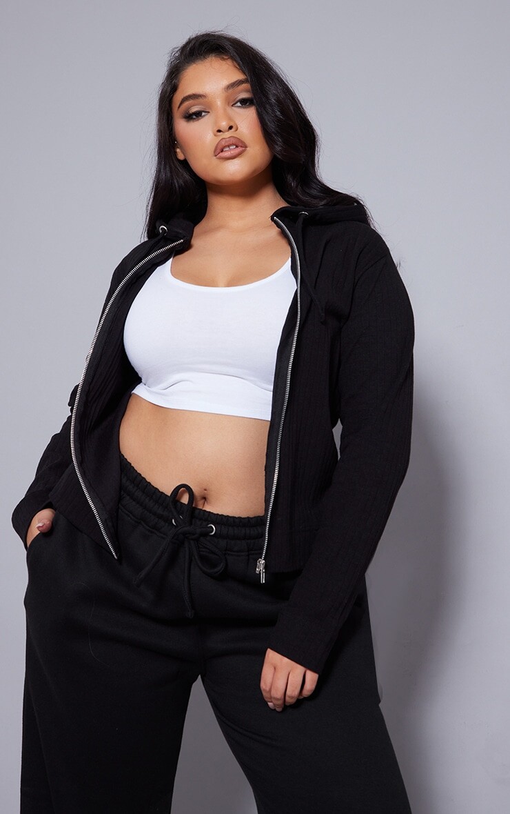 

PrettyLittleThing Черный худи в рубчик на молнии с капюшоном Plus