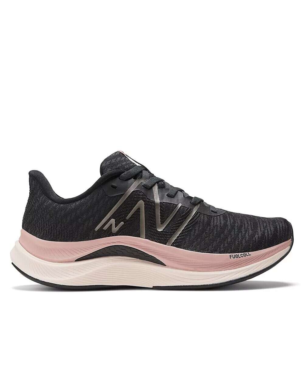 

Черные кроссовки New Balance Fuelcell propel v4