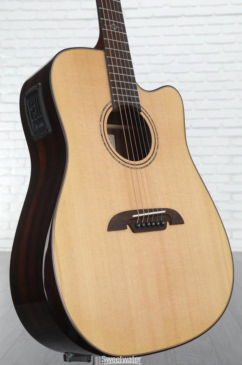 

Alvarez ADE90CEAR Artist Elite 90 Dreadnought with Bevel Acoustic-electric — Natural